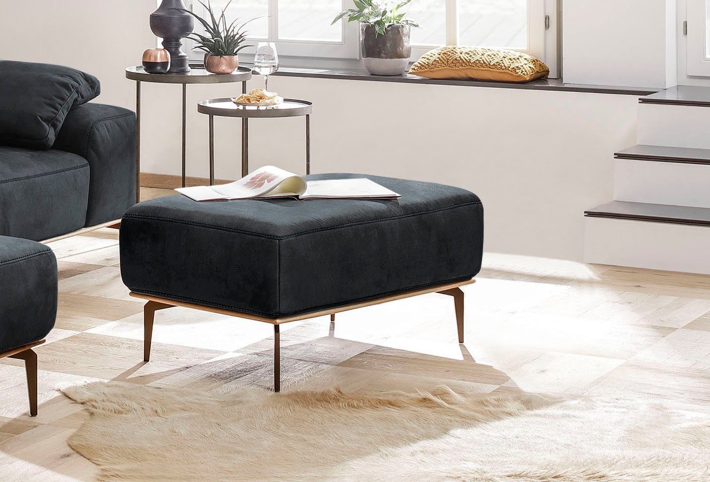 W.SCHILLIG Polsterhocker run, mit Holzsockel, Füße in Bronze pulverbeschichtet, Breite 75 cm