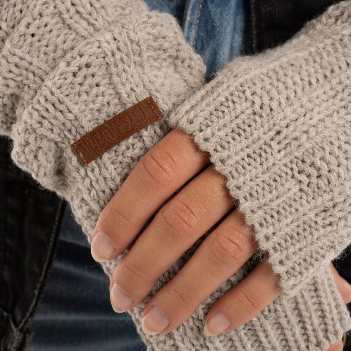 Knit Factory Armstulpen Nica Armstulpen Iced Clay One Size Gestreift (Set, 1-St., Spar-Set) Strick accesoires Wohnen sale winter herbst deko mode Damen Herren