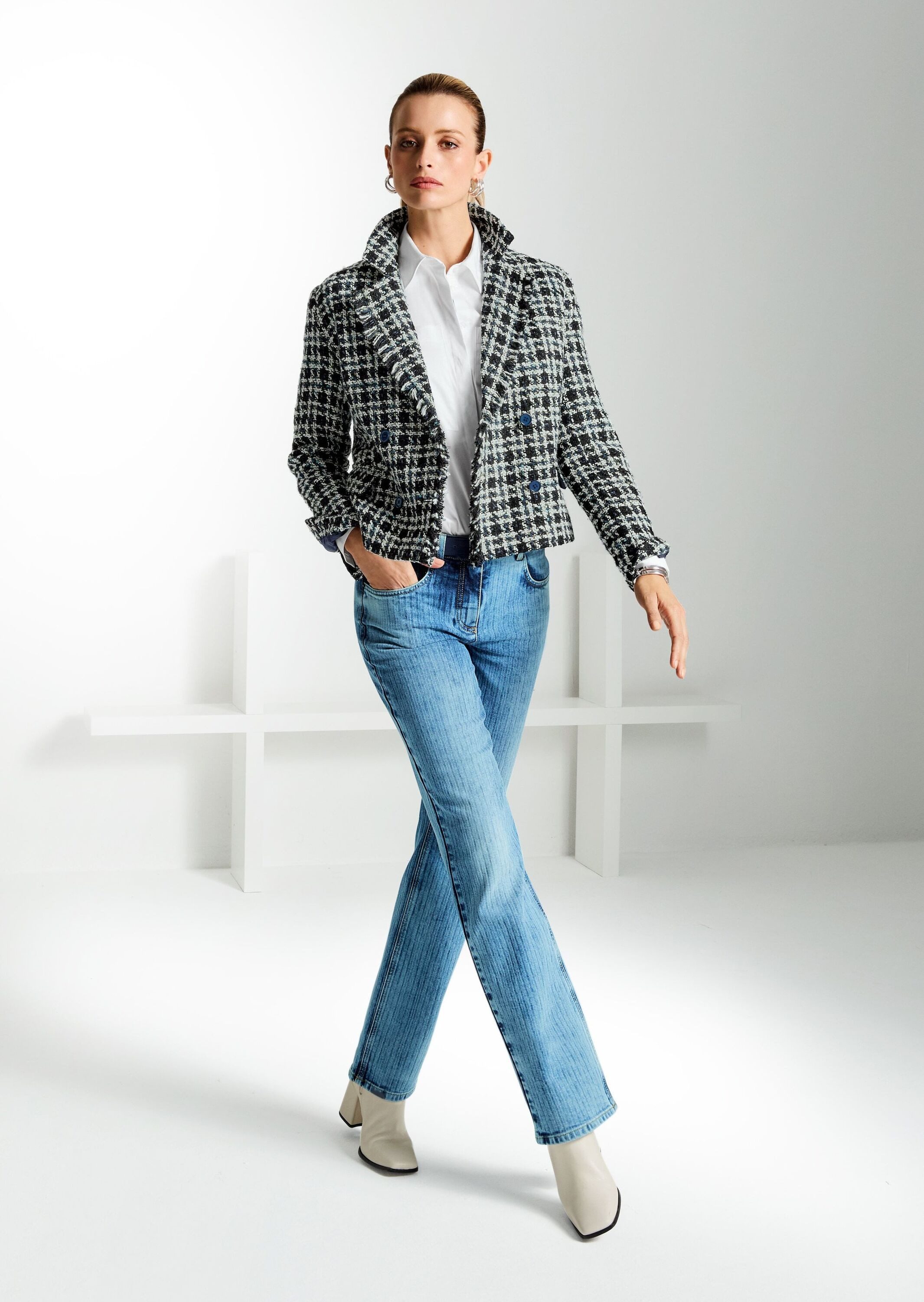 MADELEINE Gerade Jeans Kurzgröße: High Waist Five-Pocket-Jeans Gerade Hose mit edlem Fischgrat-Muster und bequemem Formbund
