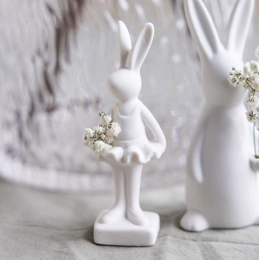 Storefactory Dekoobjekt Osterhase mit Tütü aus Keramik in weiß