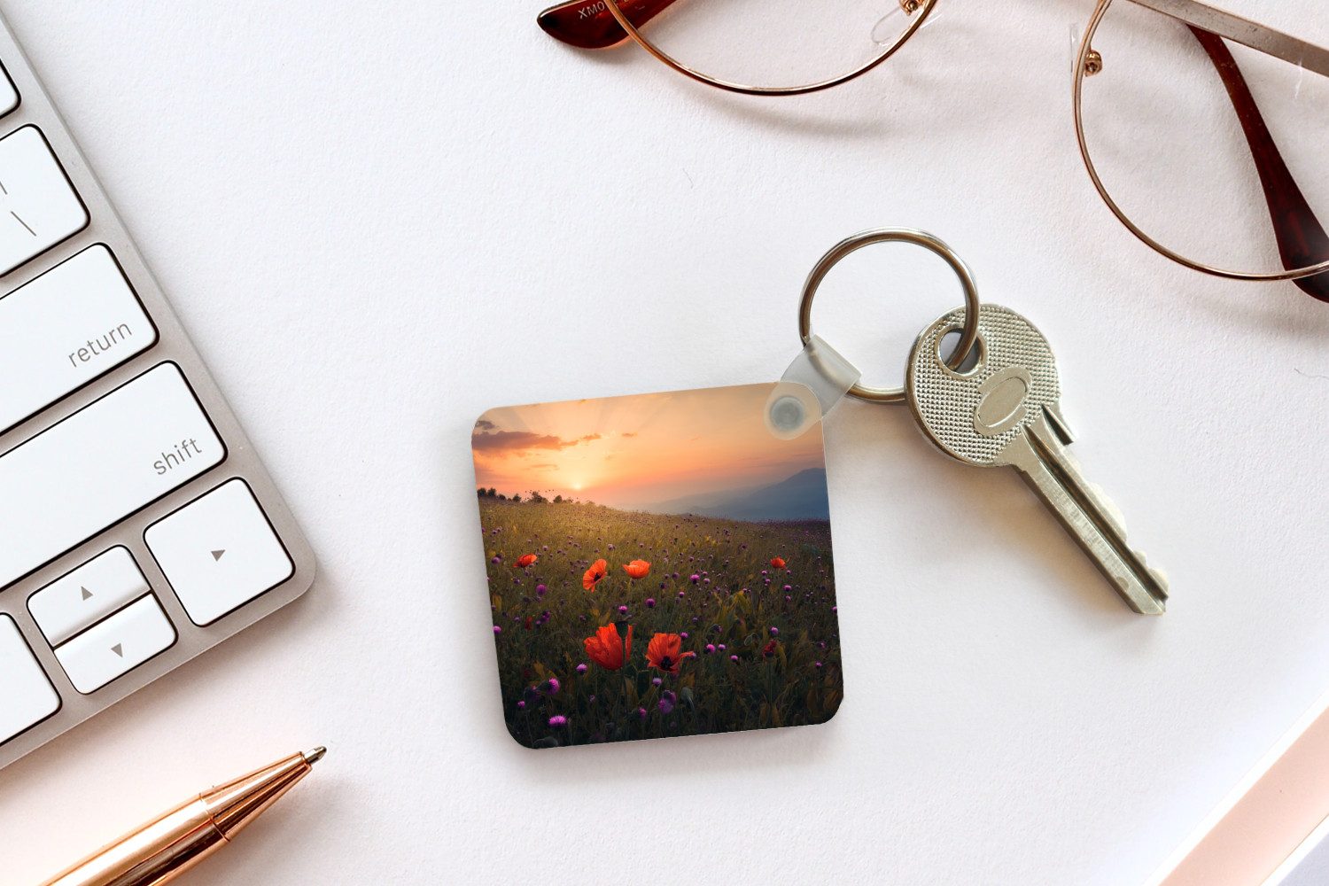 MuchoWow Schlüsselanhänger Blumenfeld - Gras - Blumen - Pflanzen - Sonnenuntergang - Orange, Quadratisch, Accessoire Auto / Haus / Rucksack / Handtasche, 5x5 cm