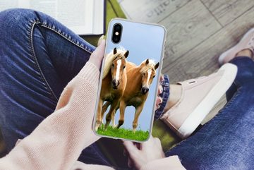 MuchoWow Handyhülle Pferde - Gras - Luft, Handyhülle Apple iPhone Xs, Smartphone-Bumper, Print, Handy