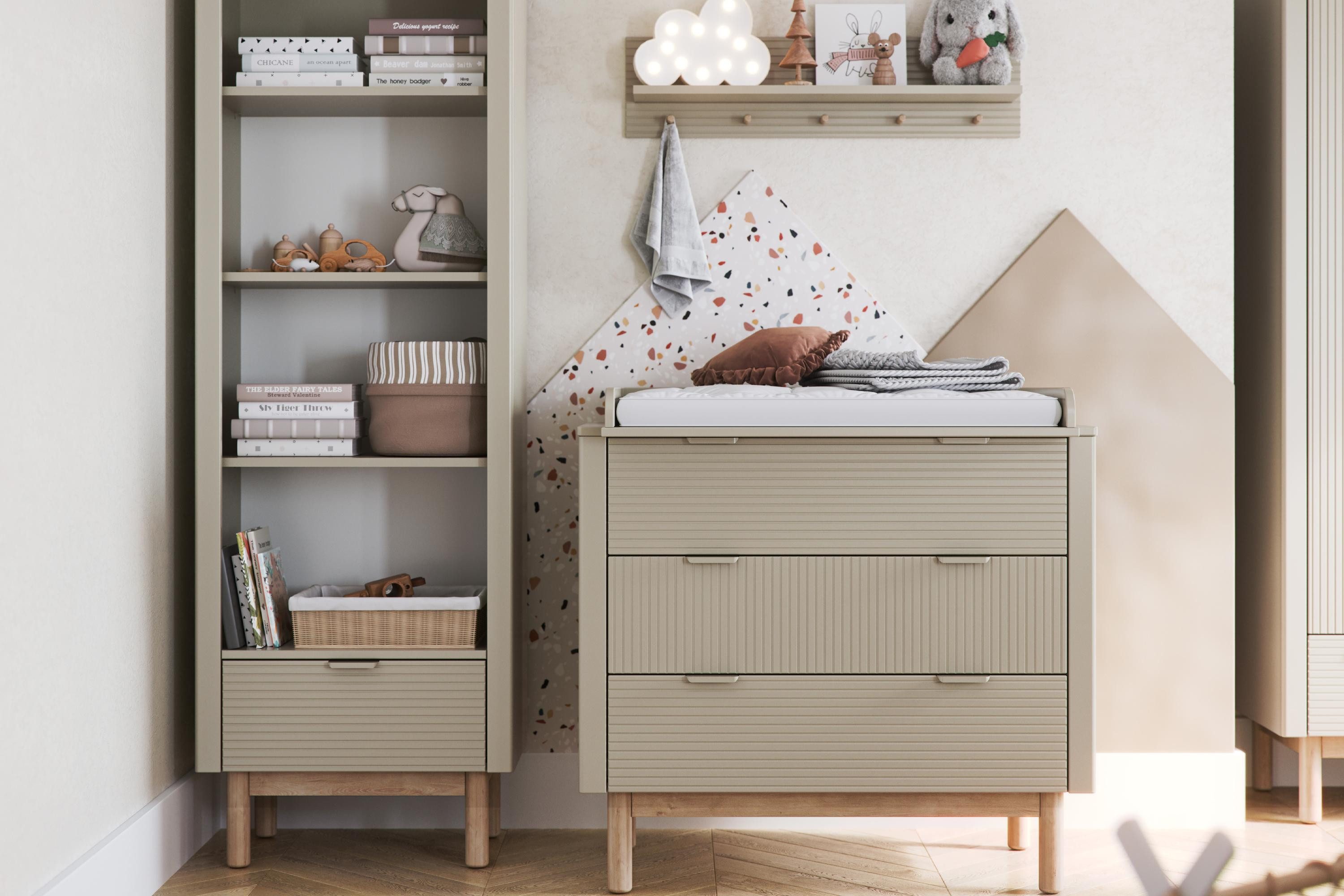 KONSIMO® Kinderregal LOTTI Standregale, hergestellt in der EU, handgefertigt, mit Schublade, Soft-Close-Funktion