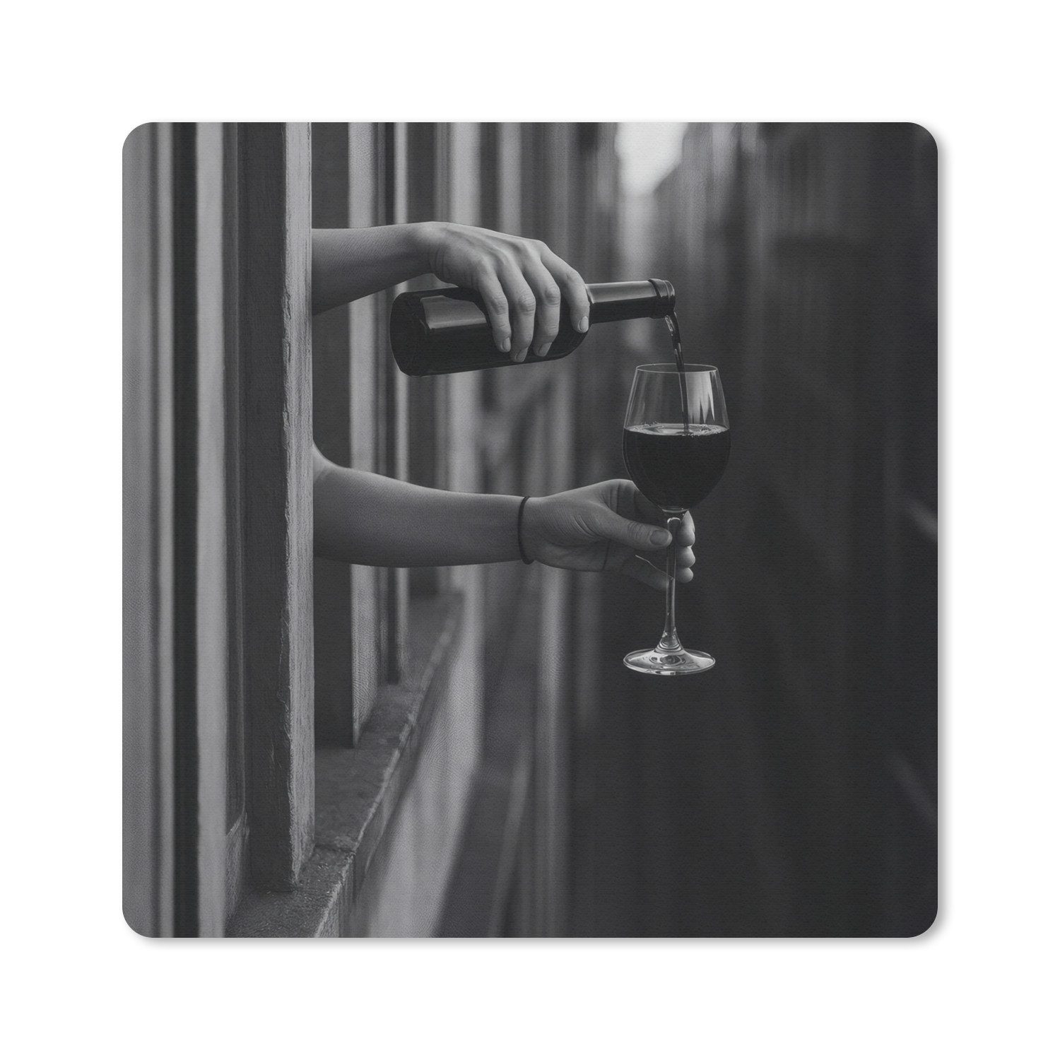 MuchoWow Mauspad Weinflasche - Glas - Hände - Fenster (1-St), Mousepad, Schreibtisch Zubehör, Deko, 20x20 cm