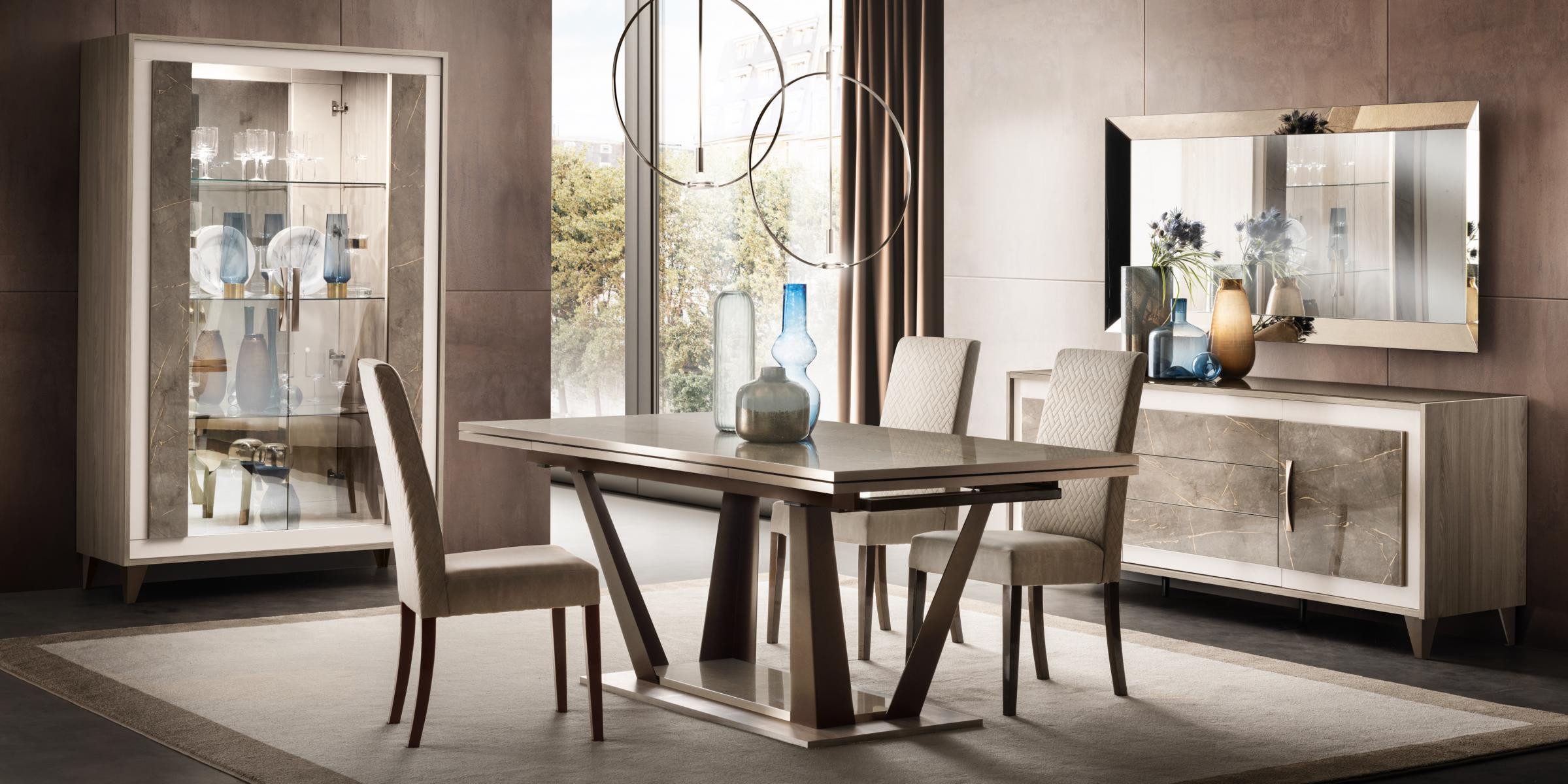 JVmoebel Esszimmer-Set Esszimmermöbel Set Tisch Vitrine Kommode Spiegel 4-teilig, Made in Europa