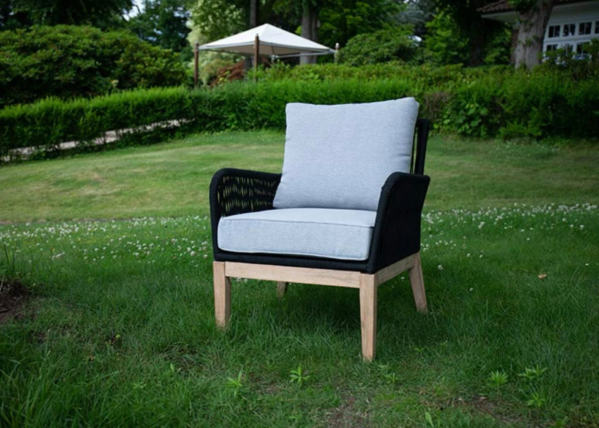 acamp Gartenlounge-Set Akazienholz Gartenmöbel Sitzgruppe Gartensofa Holz, Garten Terrasse, (Set, 4-tlg., 1 Bank, 2 Sessel, 1 Tisch), inkl. Kissen, umflochten, teakfarben, modern, pflegeleicht