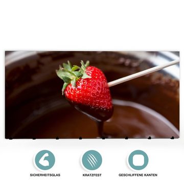 Primedeco Garderobenpaneel Magnetwand und Memoboard aus Glas Erdbeer in Schokolade