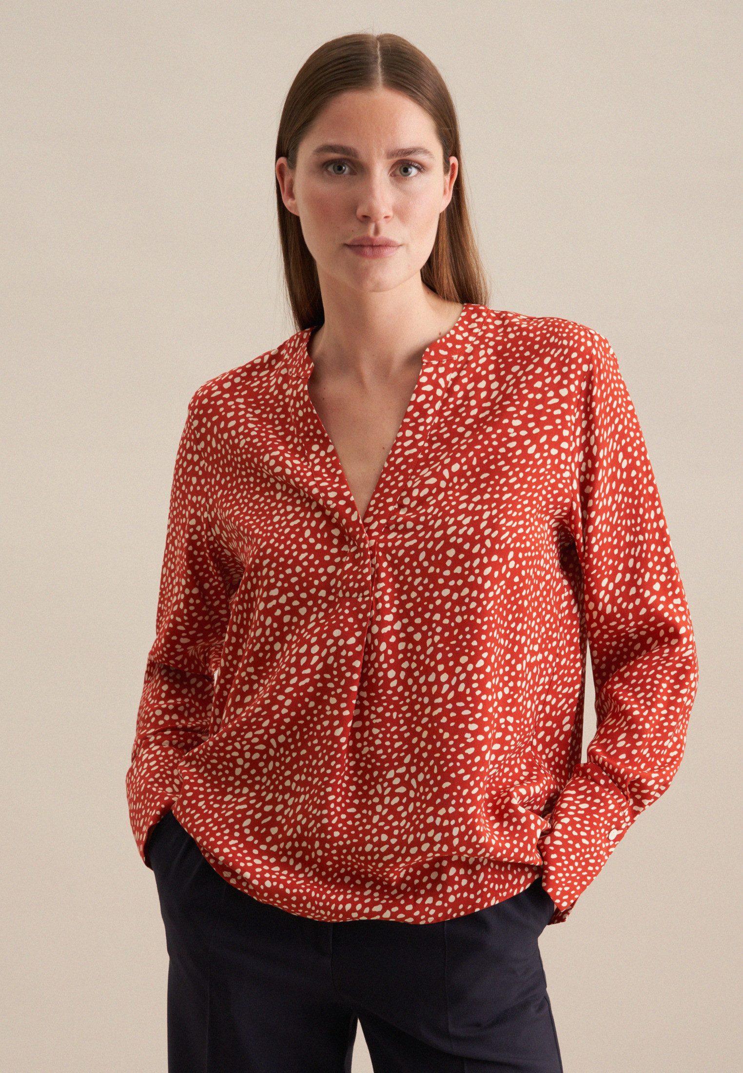 Klassische Bluse Schwarze Rose