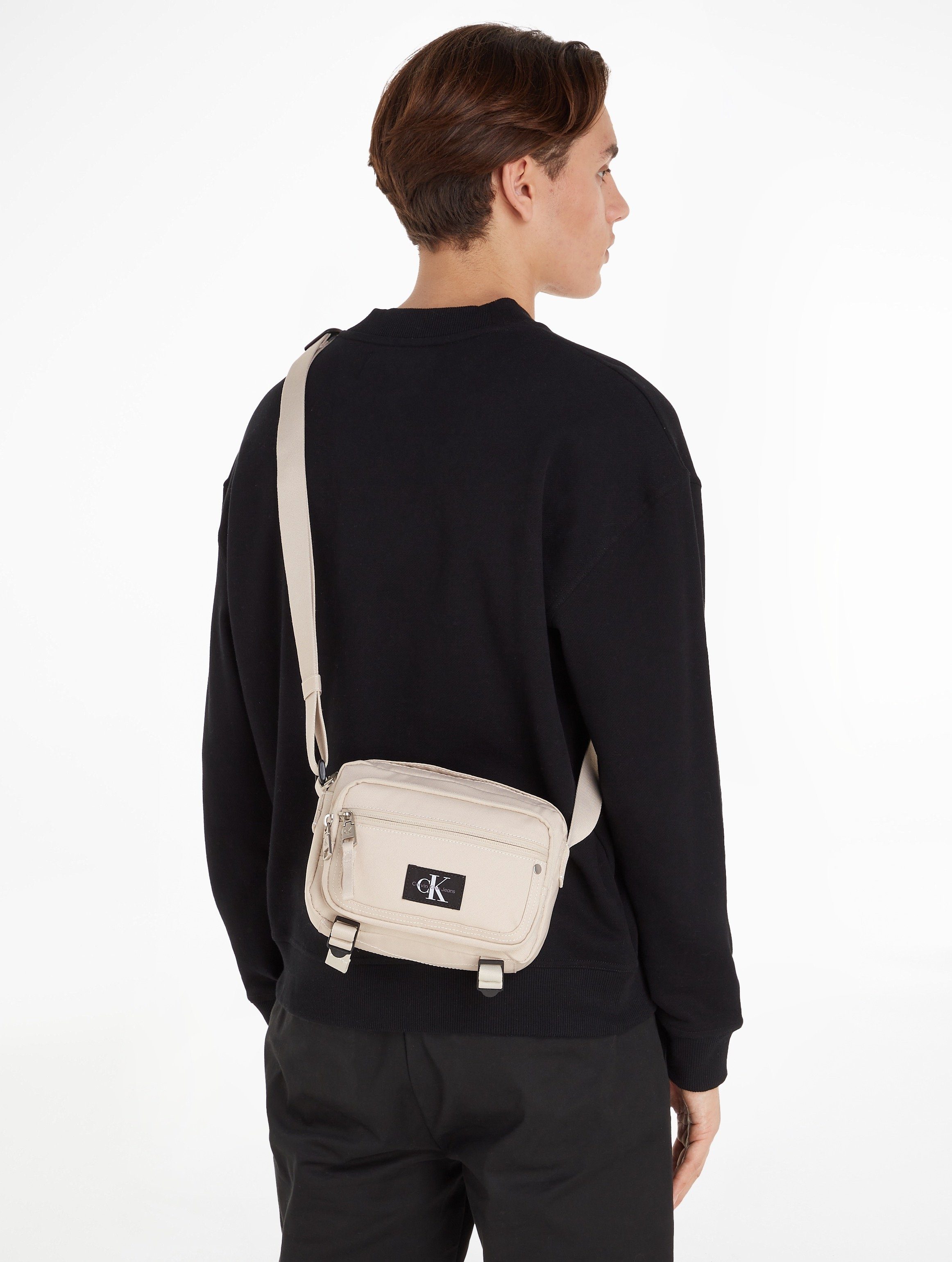 Calvin Klein Jeans Mini Bag Design SPORT W, im praktischen ESSENTIALS beige BAG21 CAMERA