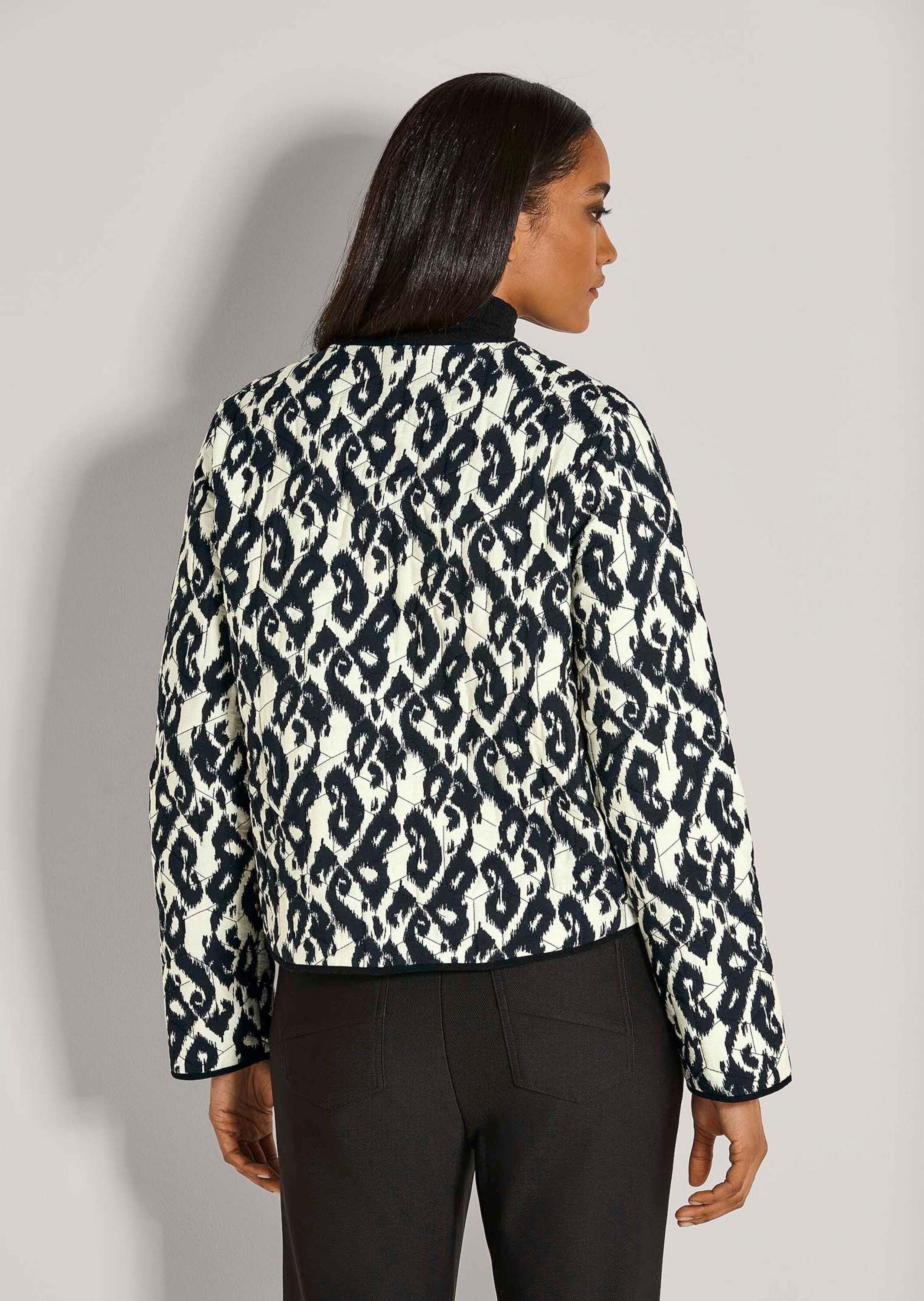MADELEINE Outdoorjacke Modische Steppjacke mit Animal-Print Kragenlos mit Druckknopfverschluss und langen Ärmeln