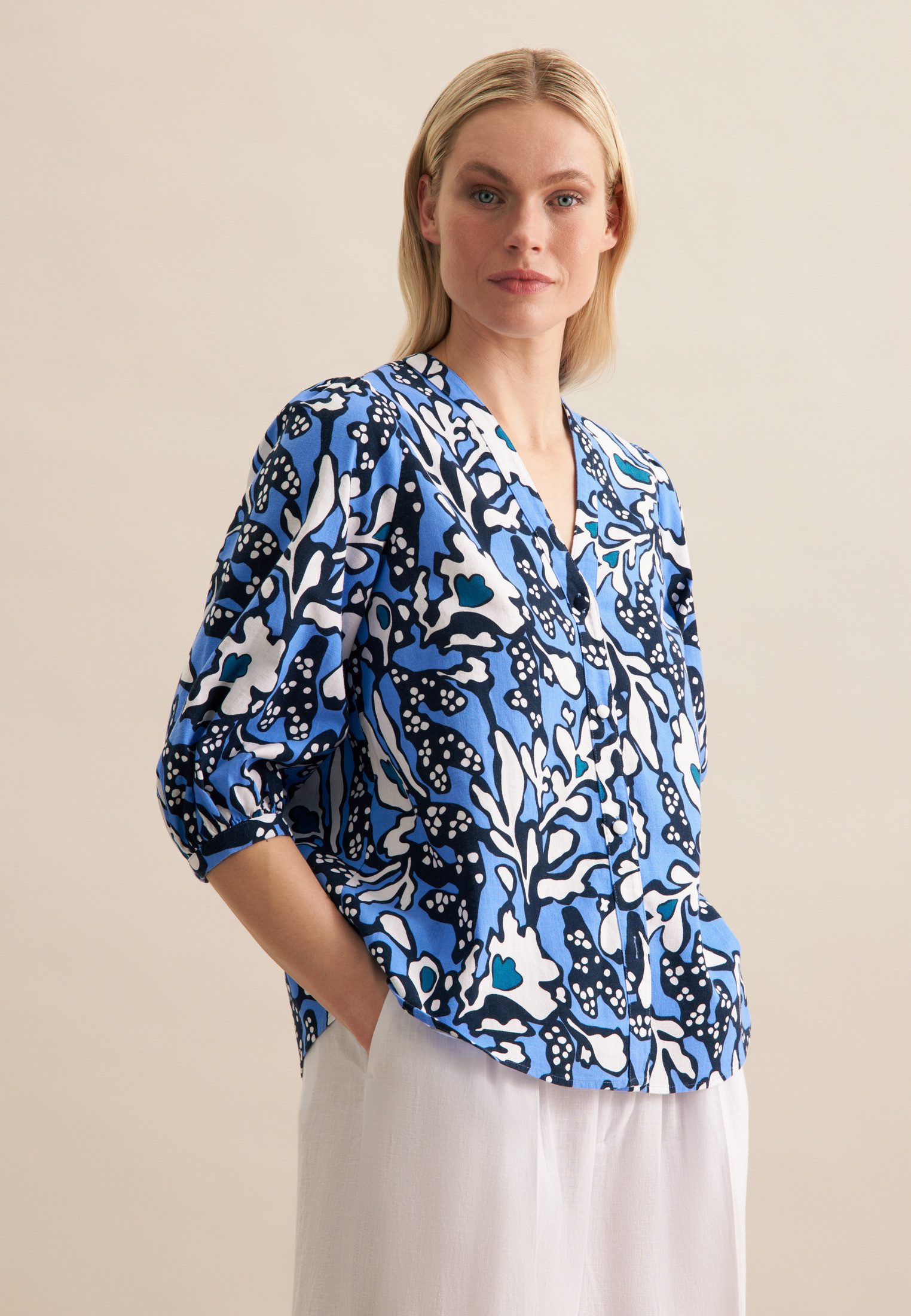 Klassische Bluse Schwarze Rose