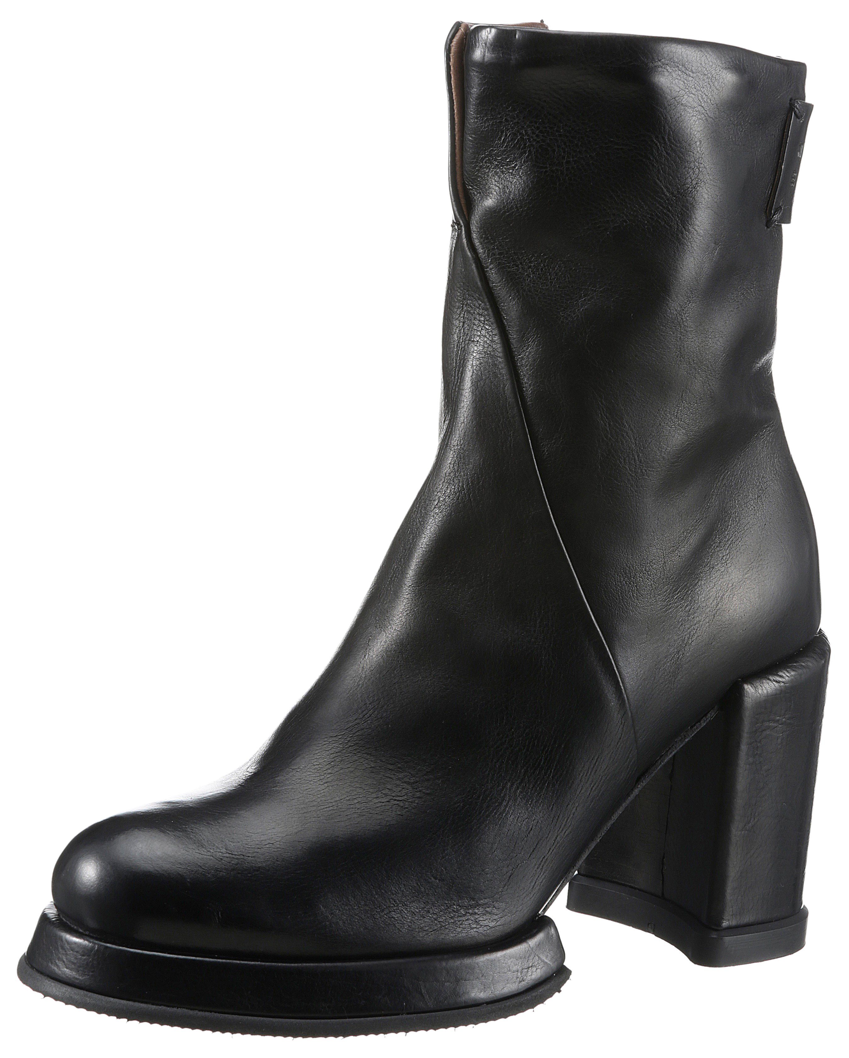 Schaftrand mit im Stiefelette biegsamem A.S.98 Draht LEG