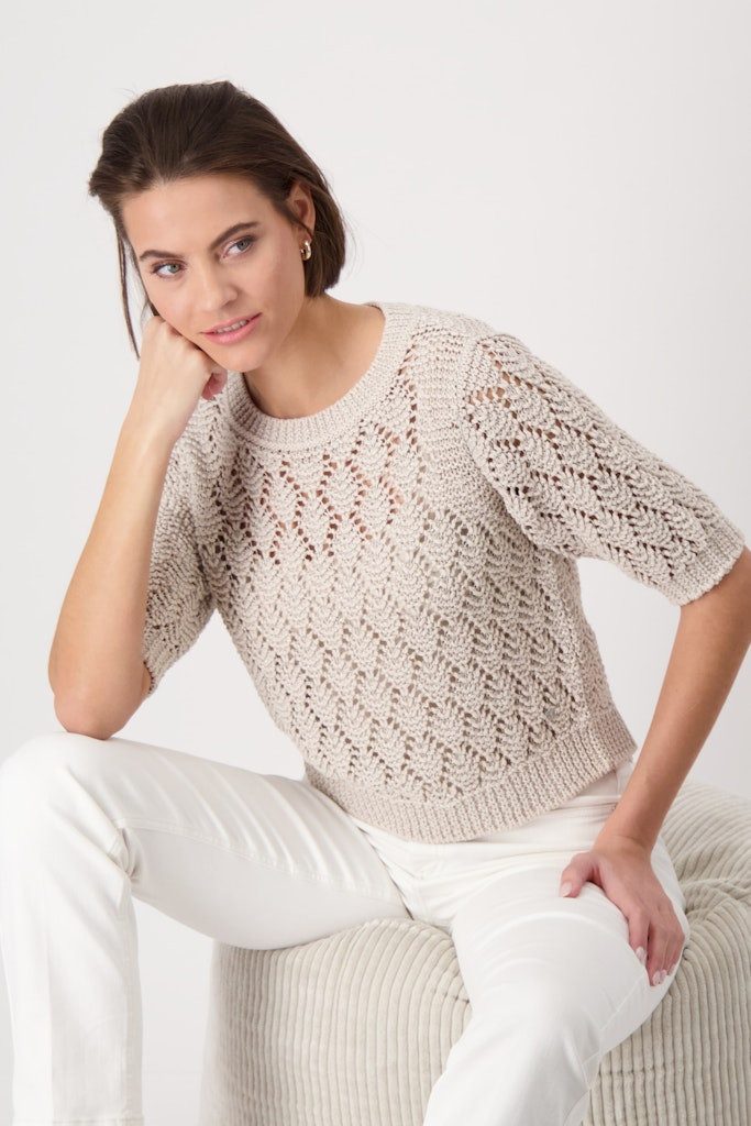 Monari Rundhalspullover Metallisiertes Polyester sorgt für einen dezenten Schimmer