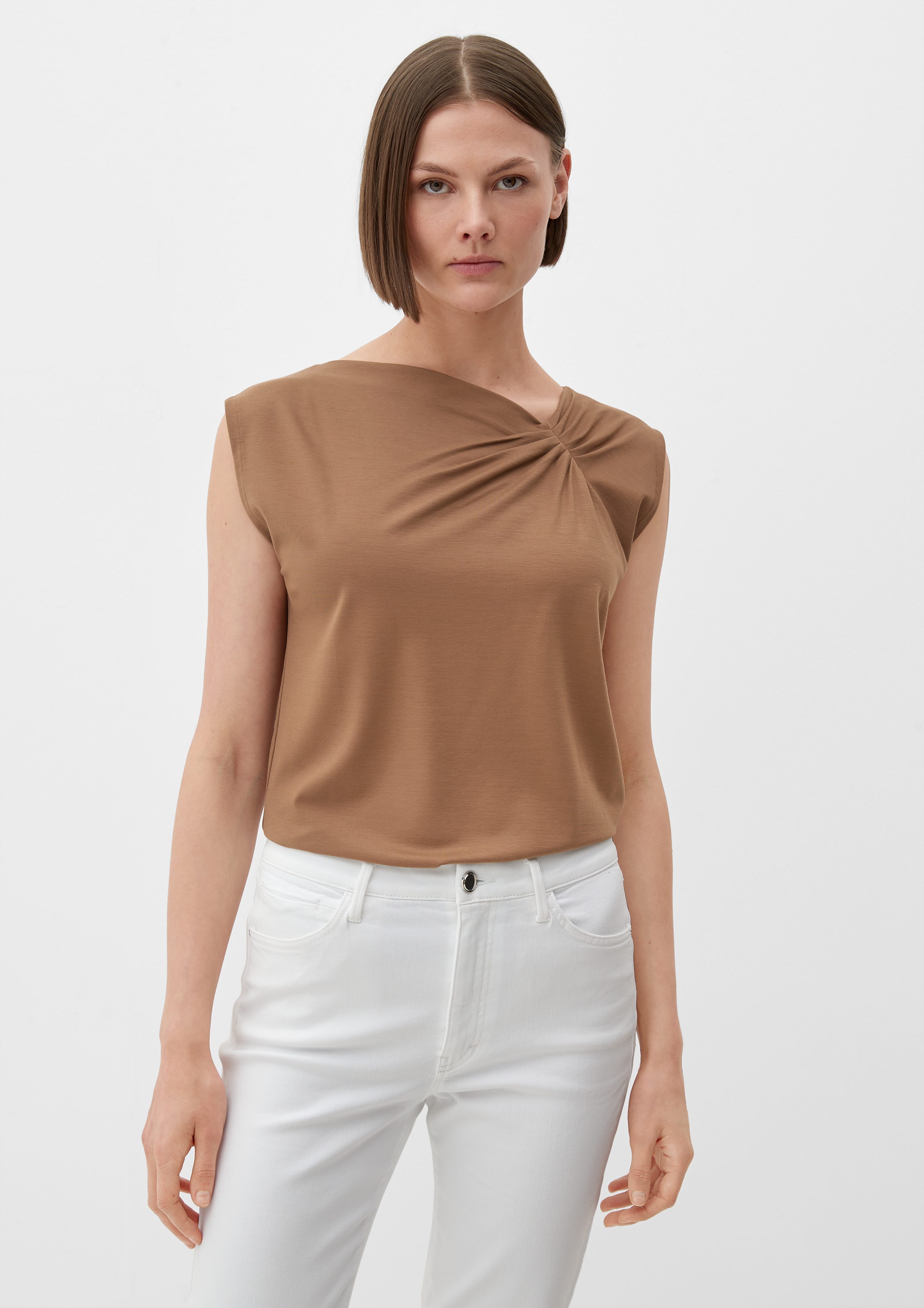 s.Oliver BLACK LABEL Kurzarmshirt Shirt mit asymmetrischem Ausschnitt Raffung sandstein