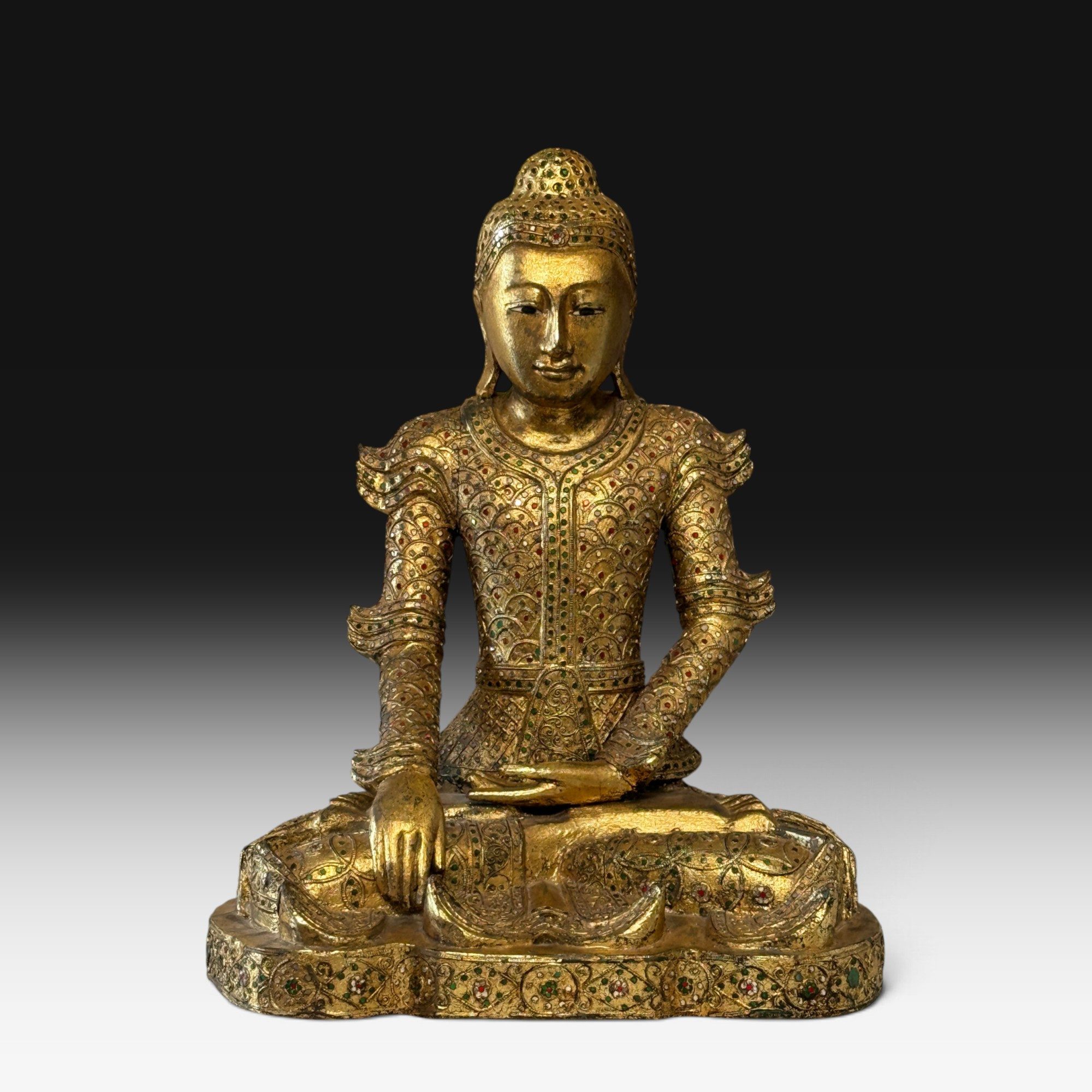 Asien LifeStyle Buddhafigur Mandalay Buddha Figur Teakholz Blattvergoldung sitzend 56 cm Burma