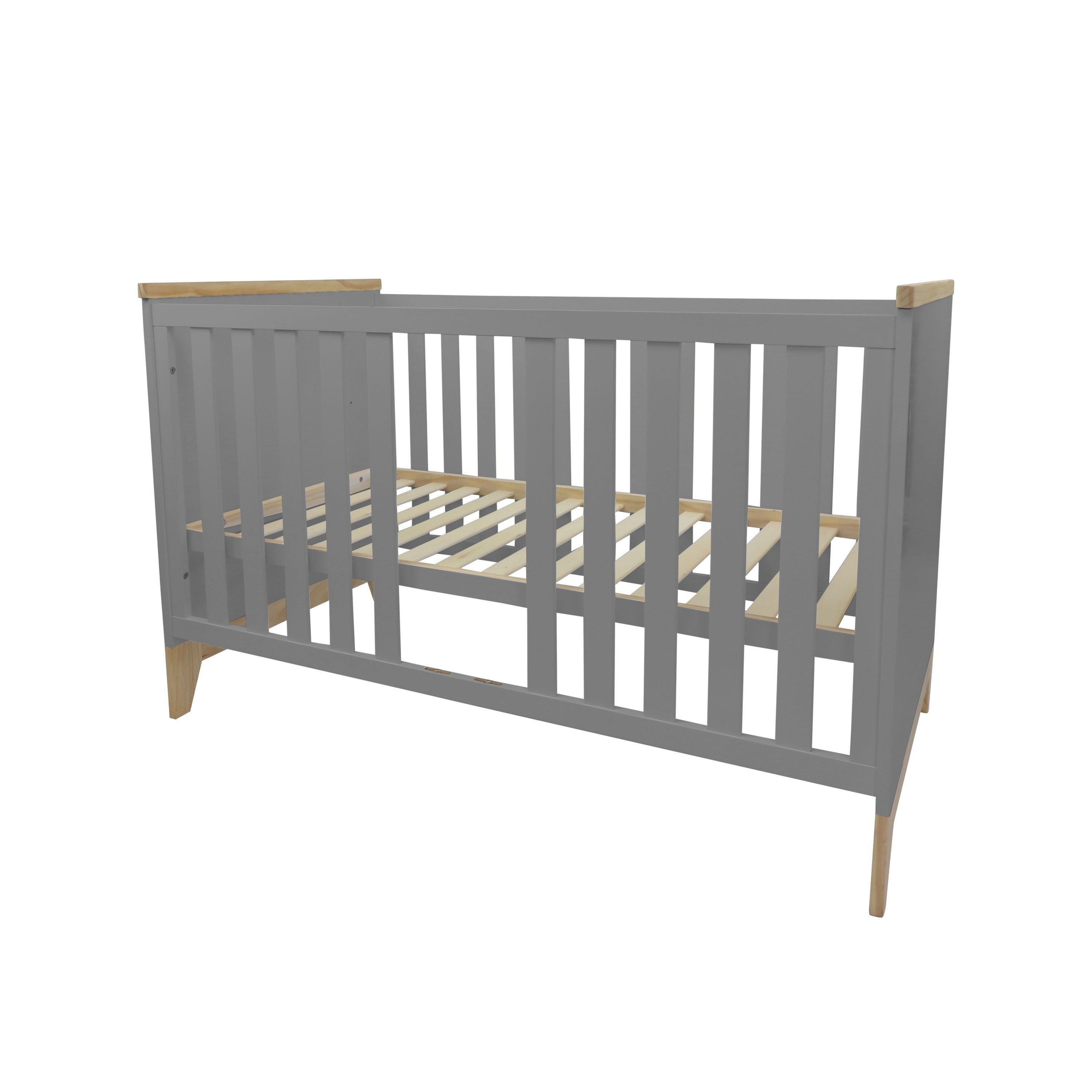 Puckdaddy GmbH Babybett Ida (140x70cm) in Grau, mit herausnehmbaren Sprossen, grau und natur