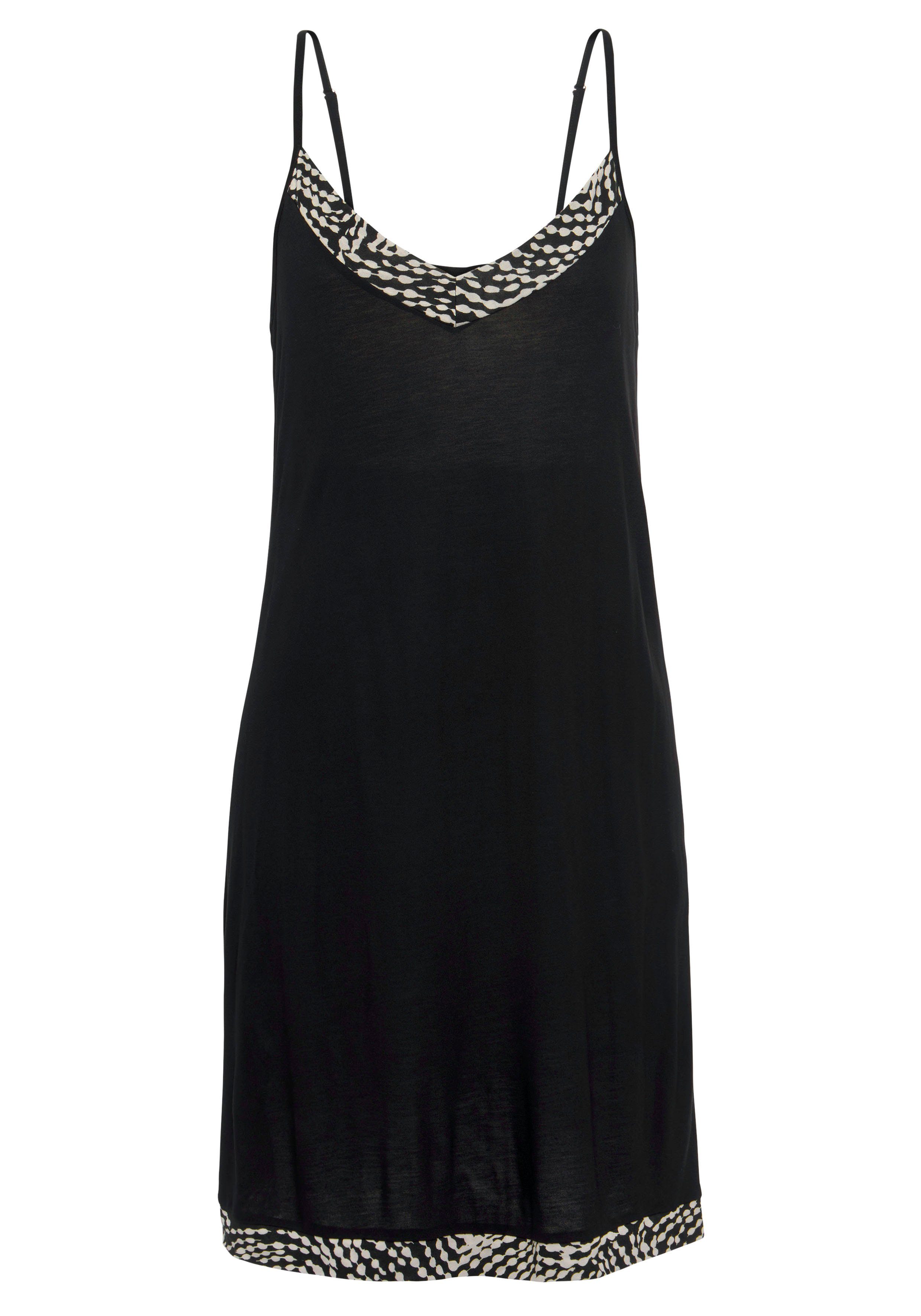 LASCANA Negligé mit gemusterter Kontrastblende. € 29,99