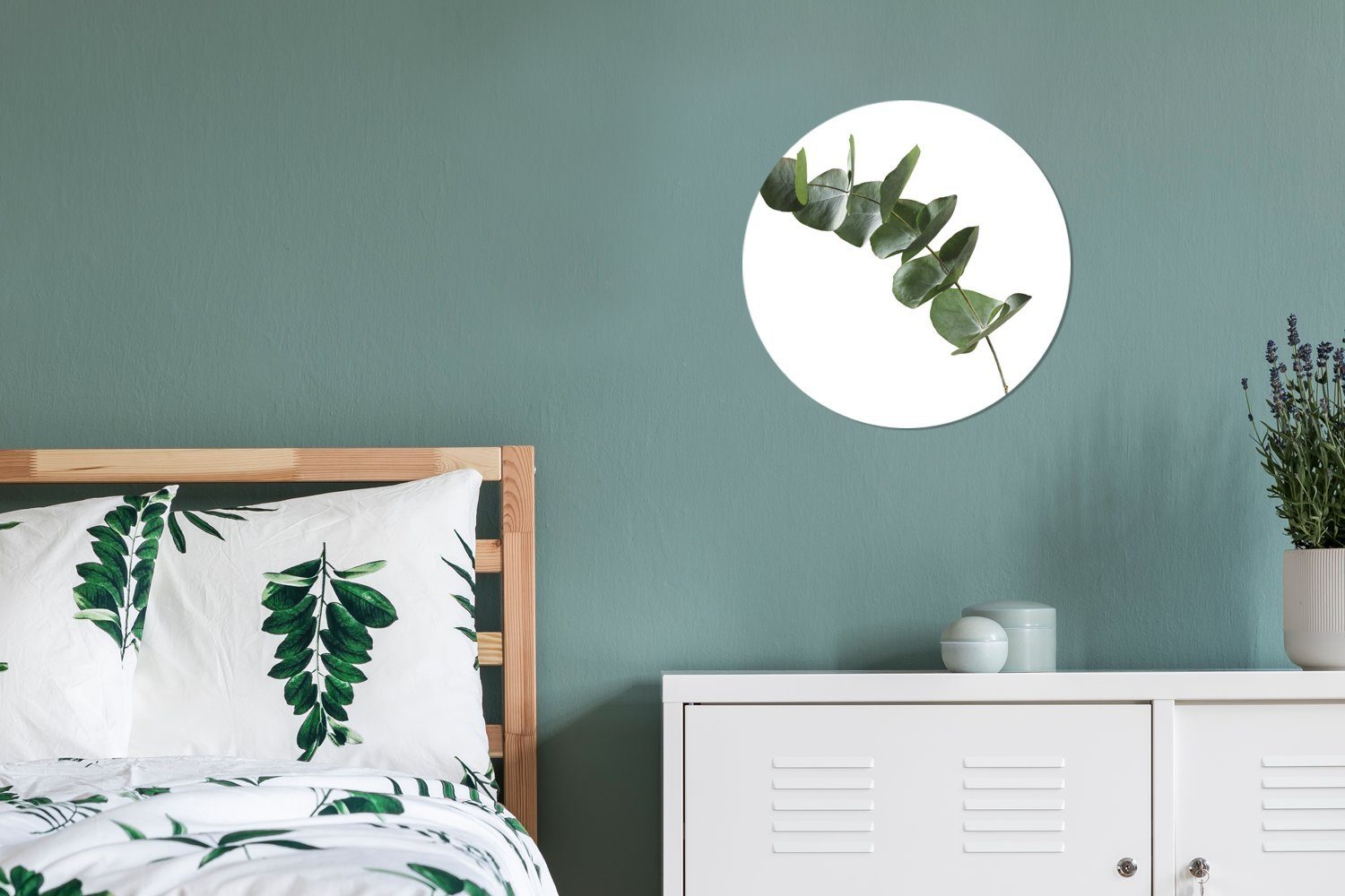 MuchoWow Wandsticker Grüne Eukalyptusblätter Tapetenaufkleber, St), für Kinderzimmer, weißem Wohnzimmer Tapetenkreis Rund, auf (1 Hintergrund