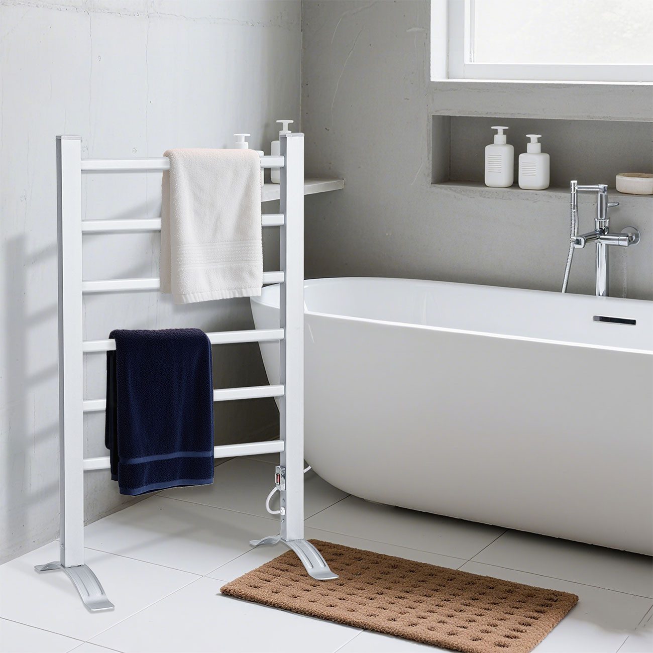 shop'n smile ideoon Heizkörper Elektrischer Handtuchtrockner freistehend 105W Handtuchwärmer IP44, 2-in-1 (Wand/Stand), 105W, IP44, Aluminium, 220–240V, platzsparend