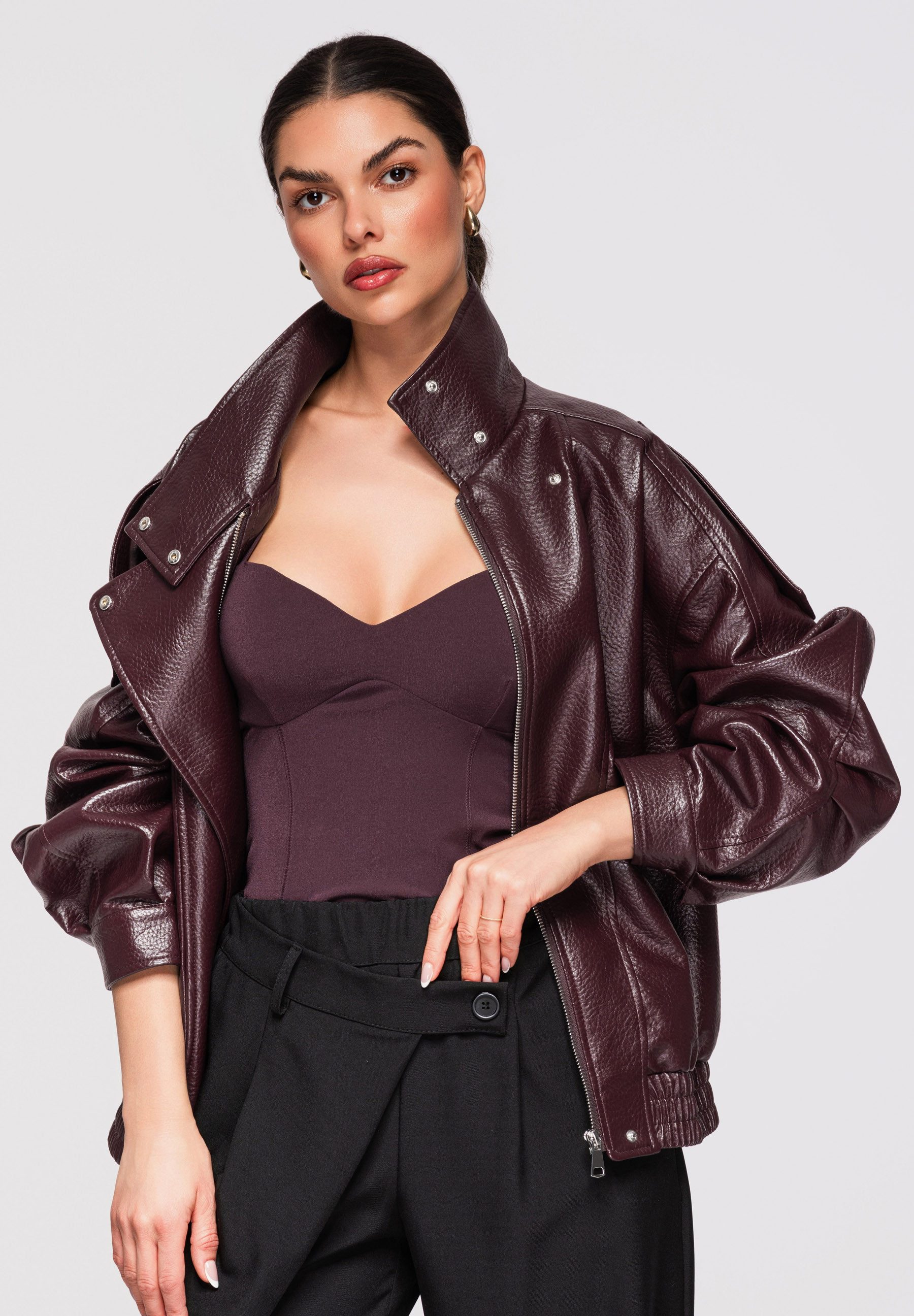 OMBRE Lederimitatjacke Damen Oversize Lederimitatjacke mit Stehkragen Bordeaux S/M (kein Set, 1-St) Asymmetrischer Verschluss, Strukturierte Oberfläche