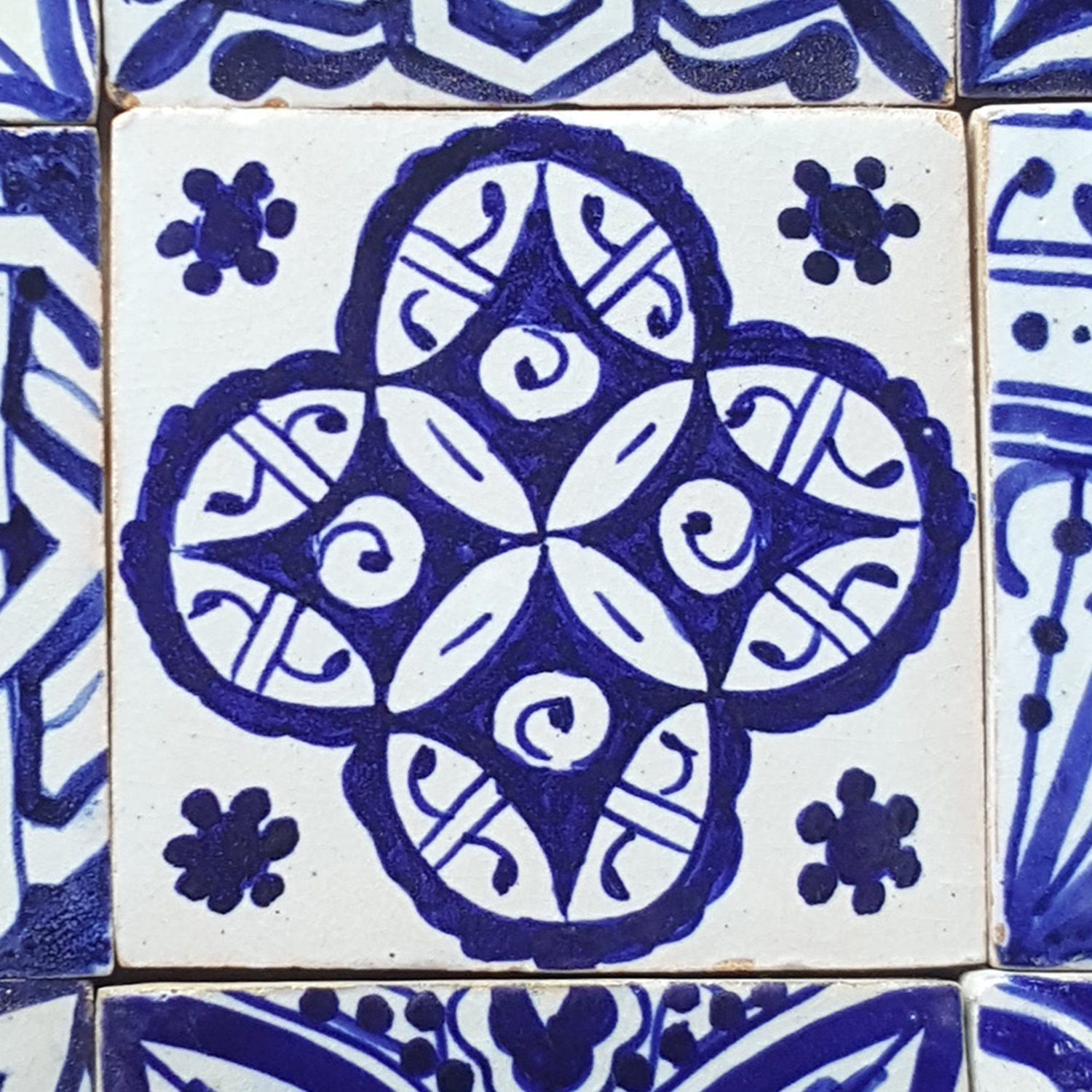 Casa Moro Wandfliese Orientalische Fliesen Mix 10x10 cm blau weiß – Patchwork Fliesen Dekor, Keramik 10x30, Blau und Weiß, Kunsthandwerk aus Marokko, 9er-Set, handbemalte Fliesen