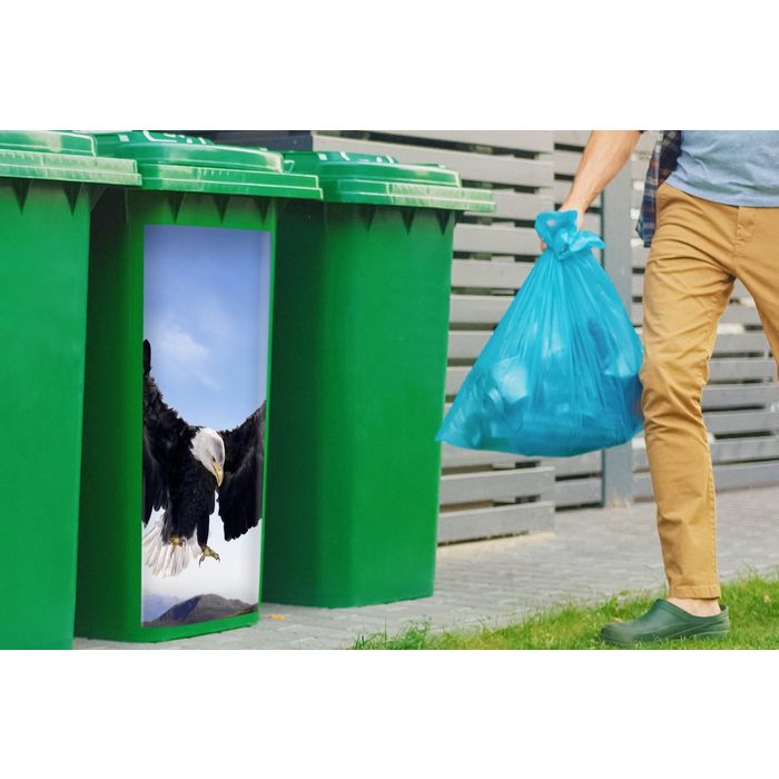 MuchoWow Wandsticker Ein amerikanischer Weißkopfseeadler will landen (1 St) Mülleimer-aufkleber Mülltonne Sticker Container Abfalbehälter
