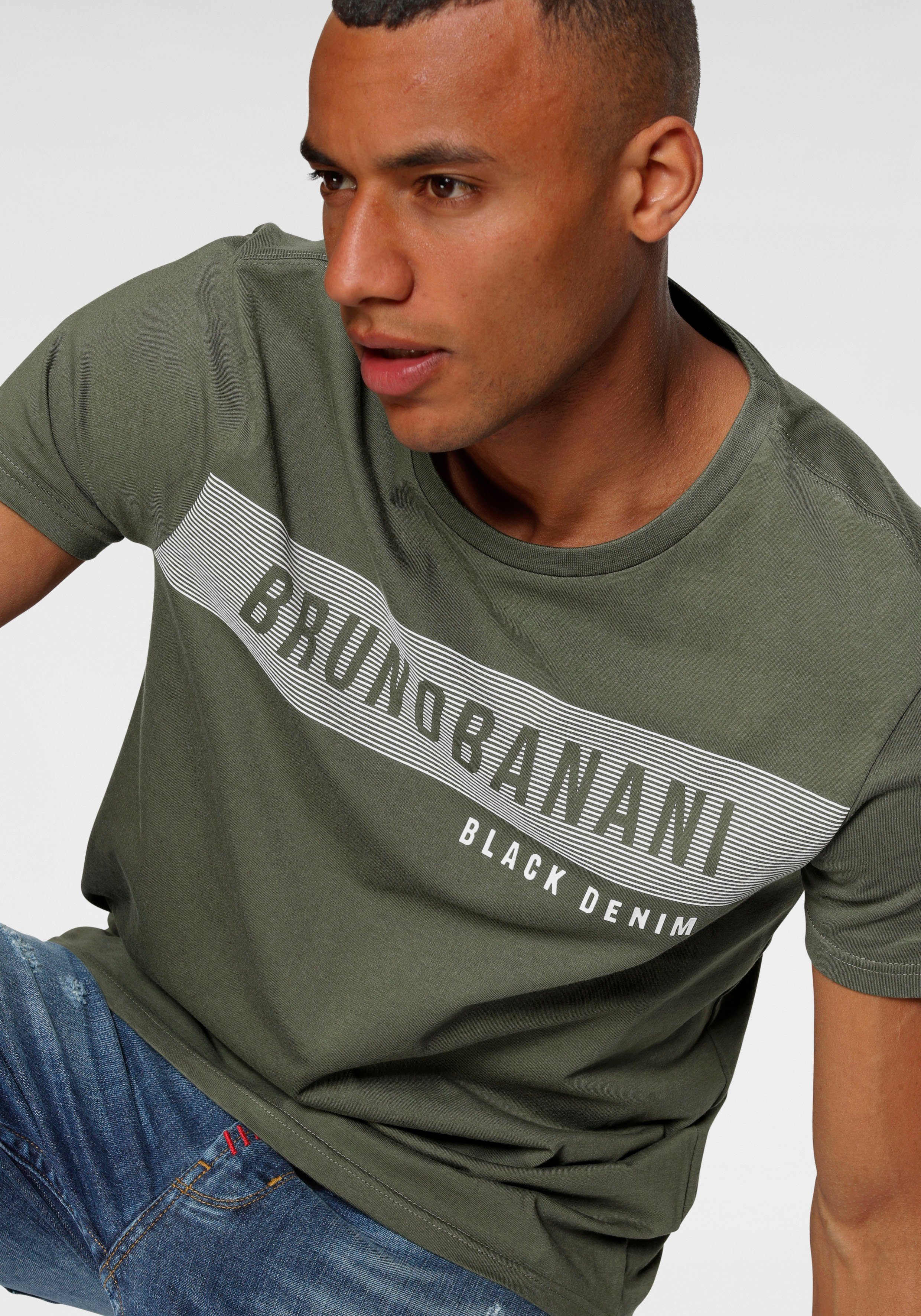 Bruno Banani T-Shirt kurzärmelig, schmal geschnitten, Rundhalsausschnitt – Bild 4 von 5