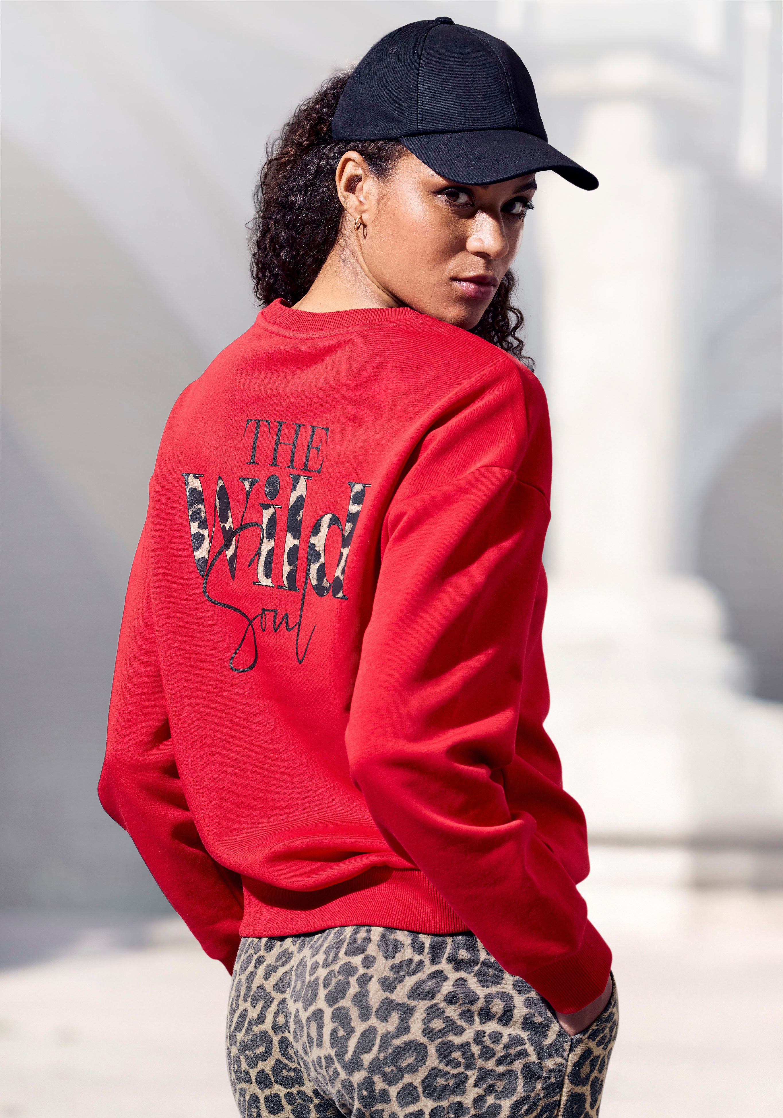 Buffalo Sweatshirt Loungesweater mit tollen Druck auf dem Rücken, Home- und Loungewear
