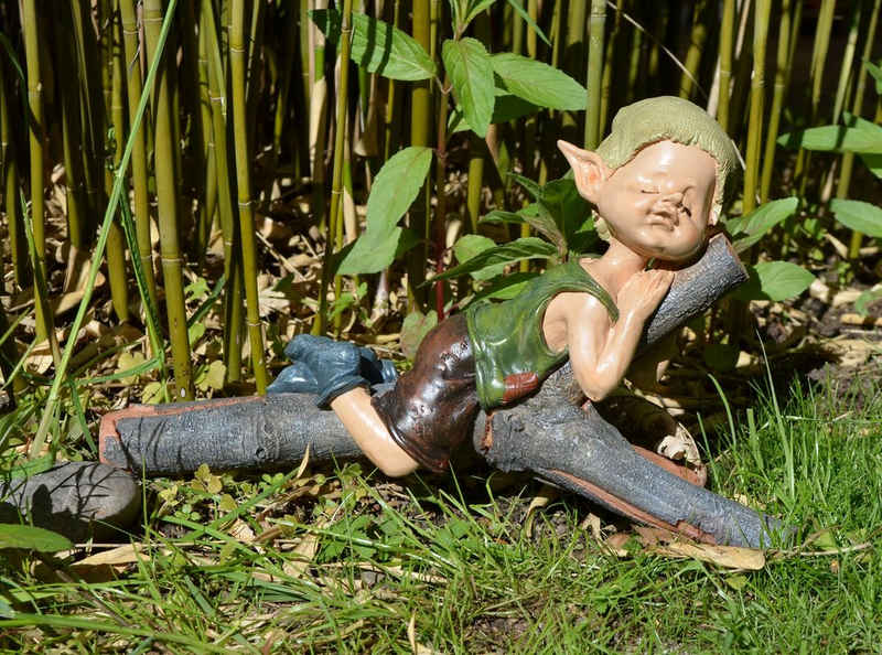 Vogler direct Gmbh Gartenfigur »Magical Garden - Gartenpixie "Mittagsschlaf", Dekofigur für den Garten, Vogler exclusiv Design«, LxBxH: 29x10x17cm