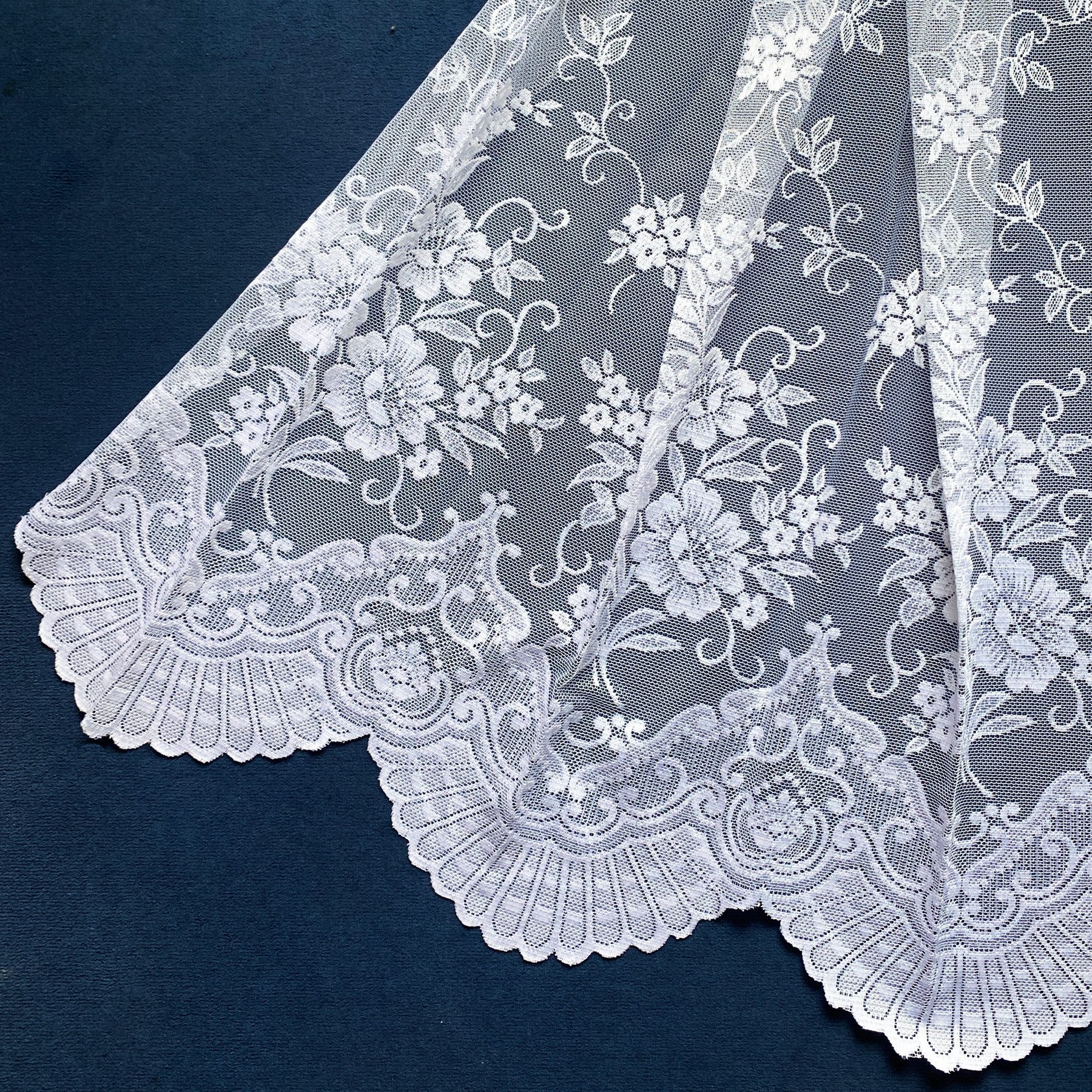 Weckbrodt Gardine Siena (1 St), Kräuselband, halbtransparent, Polyester, Jacquard, strukturiert, Allover,Floral,halbtransparent, Bordüre, Store