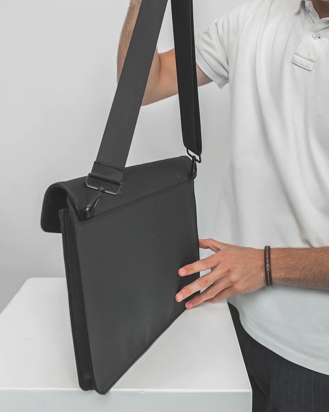 onemate Umhängetasche Briefcase / schwarz (1-tlg), Vielseitiges Modul für Laptop und als Briefcase nutzbar