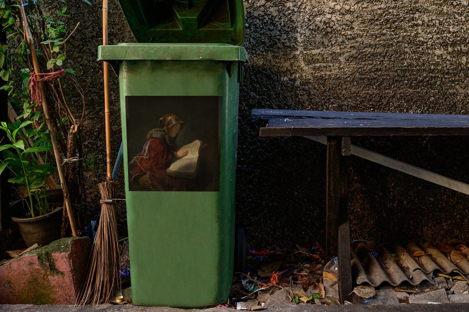 MuchoWow Wandsticker Alte Frau lesend, van Abfalbehälter - Container, Sticker, Hanna (1 Mülltonne, St), Prophetin Rembrandt die Mülleimer-aufkleber, wahrscheinlich