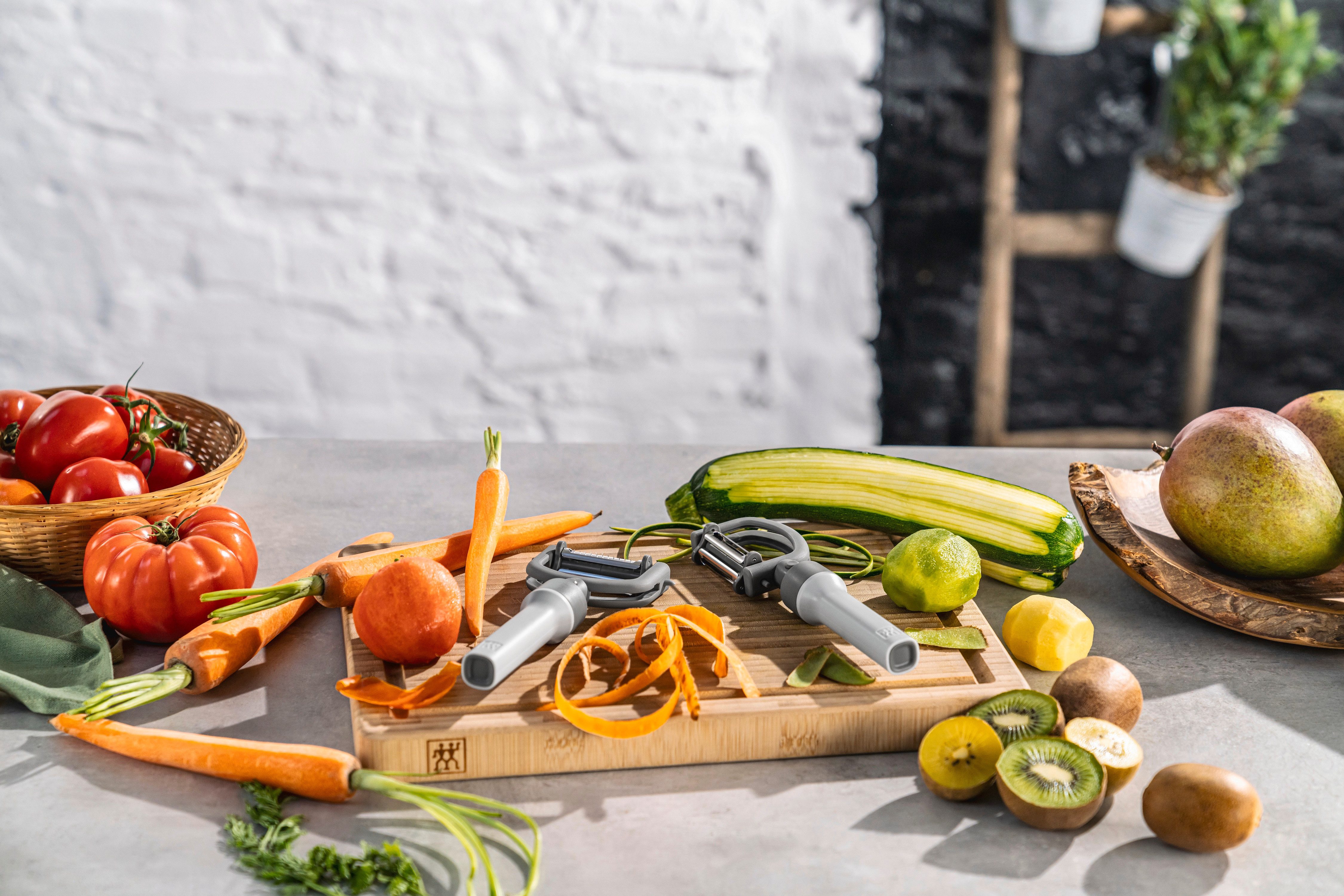 Zwilling Sparschäler Z-Cut, (5-in-1-Sparschäler mit 3 wechselbare Klingen, Schutzhülle), 5-in-1, Lang- und Querschäler in einem, für Links- und Rechtshänder