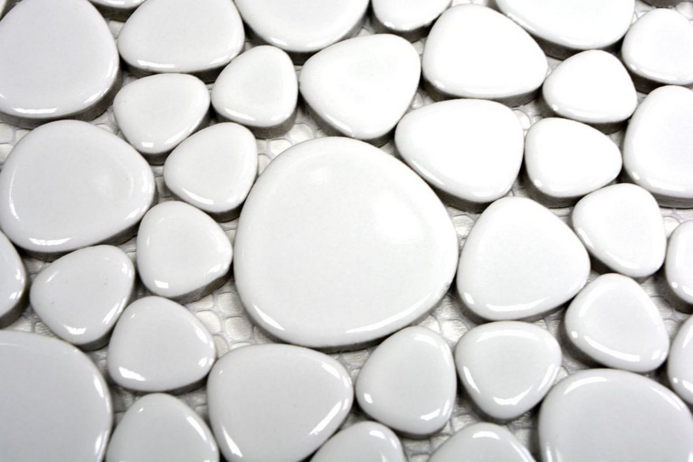 Thumbnail - Mosani Mosaikfliesen Kieselmosaik Pebbles Keramikdrops weiß glänzend Fliesenspiegel