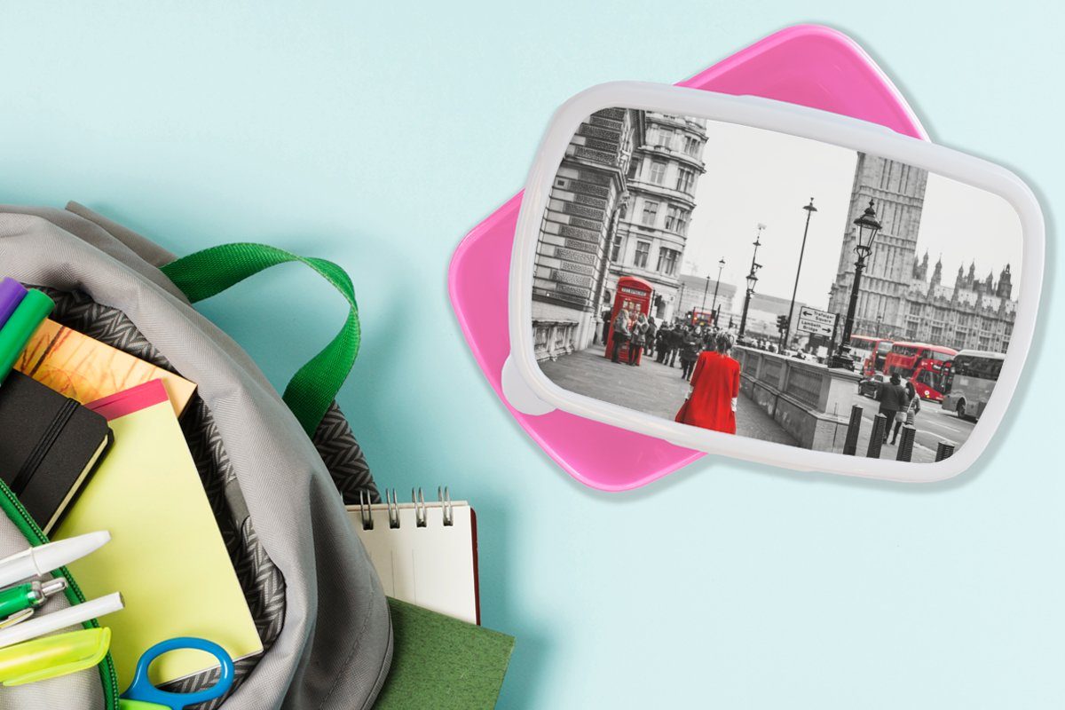 MuchoWow Lunchbox Schwarz-Weiß-Foto Frau Kunststoff (2-tlg), einem Kinder, Snackbox, rosa in Kleid, Kunststoff, Brotdose Erwachsene, für roten Mädchen, einer Brotbox