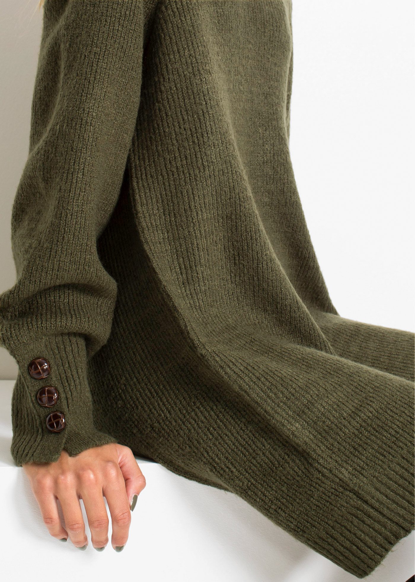 bonprix Longpullover mit dekorativen Knöpfen, mit Rundhalsausschnitt