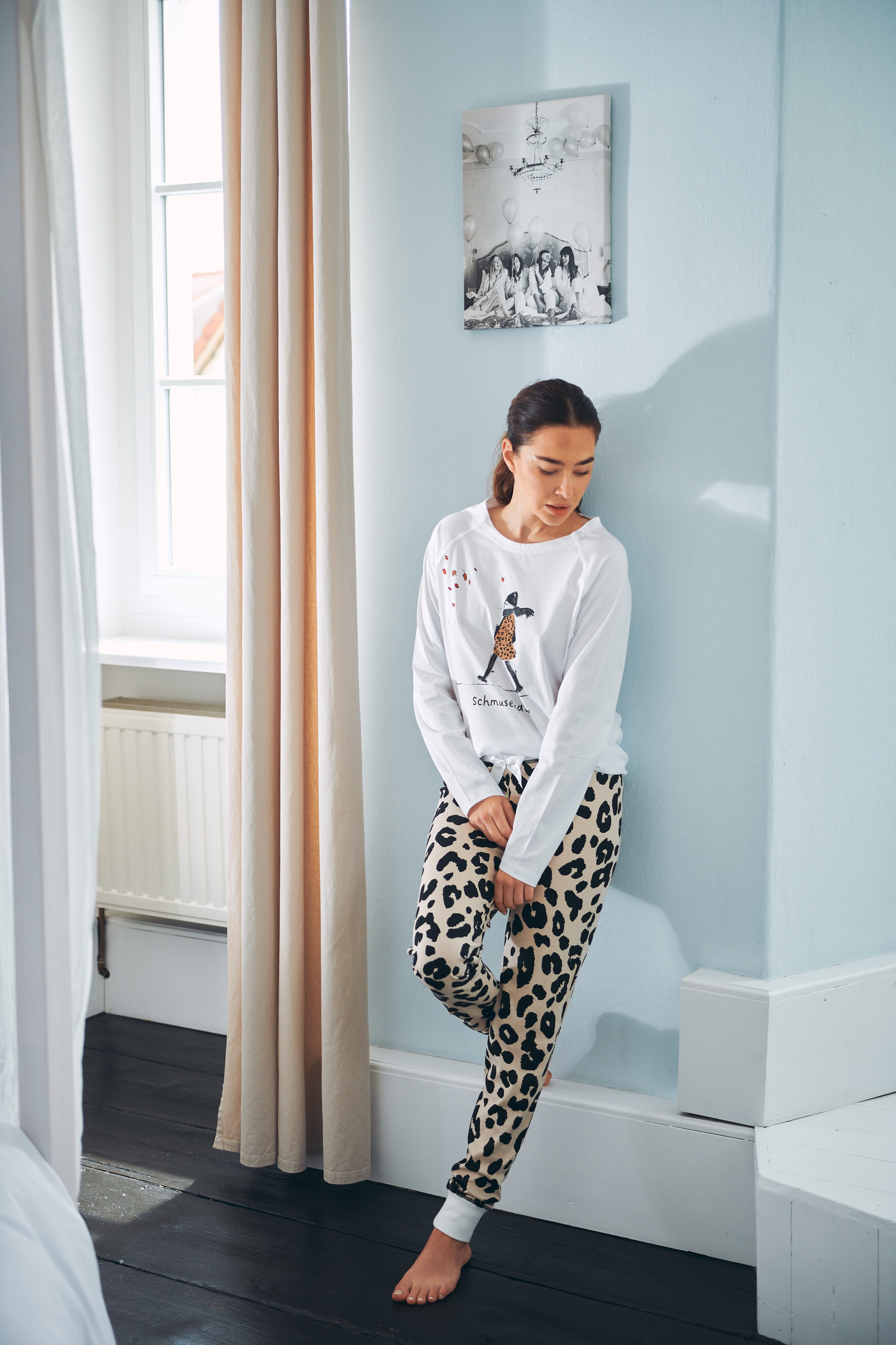 Louis & Louisa Pyjama Louis & Louisa Damen Pyjama 'Leo-Mädchen', weiß/leo allover