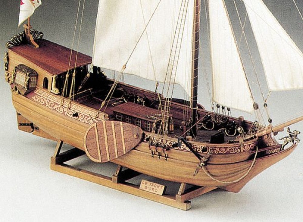 COREL Modellbausatz Corel Goldene Yacht Modell 1:50 - Historisches Schiffsmodell aus Holz