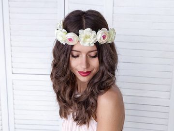 partydeco Diadem, Blumenkranz für die Haare mit Kunstblumen Durchmesser 17cm weiß