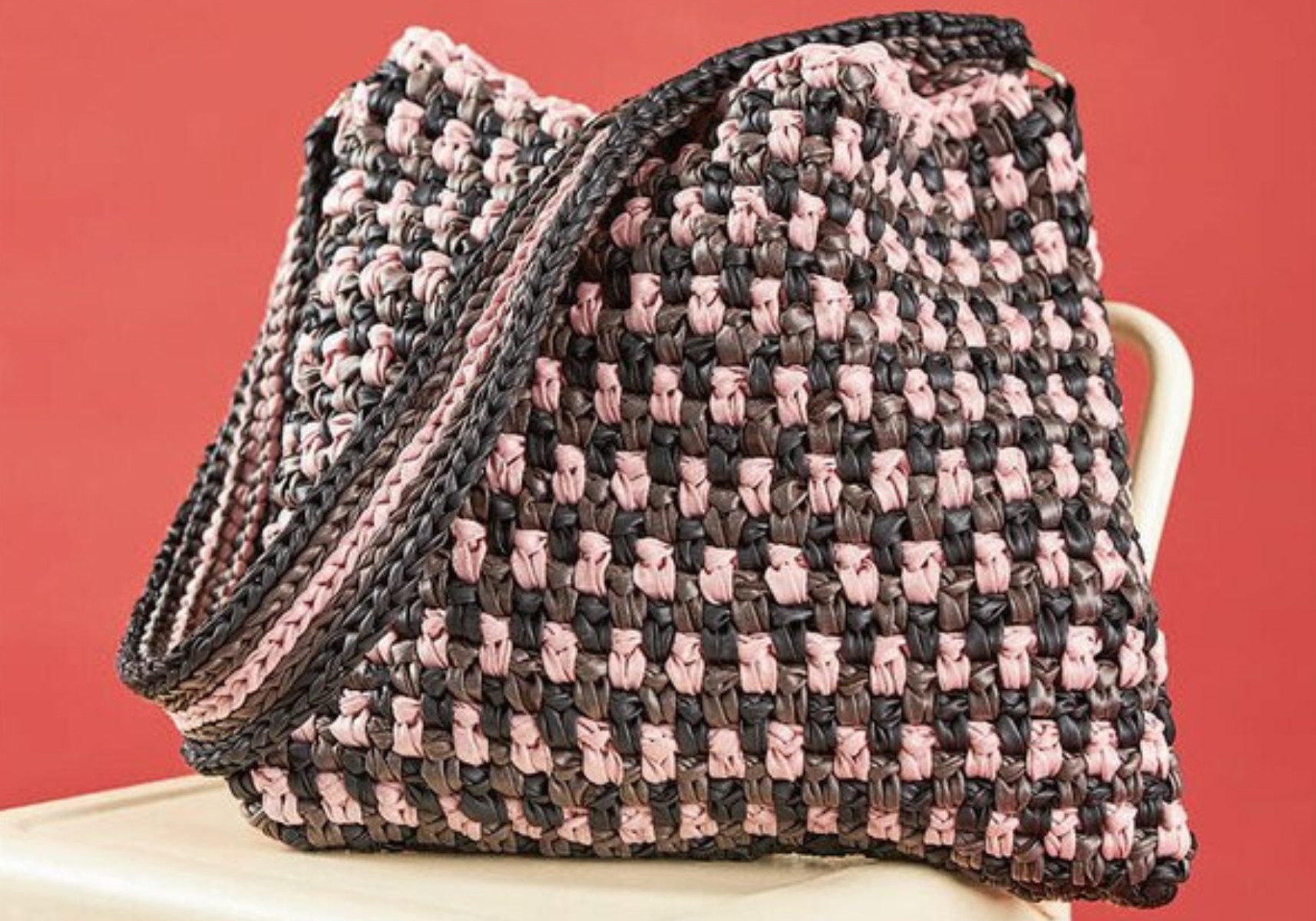 Woolly Hugs Woolly Hugs LEDER LOOK Häkelwolle, 80 m (Luxus-Garn mit Leder-Optik, ideal für DIY-Taschen), 200 g – Bild 5 von 5