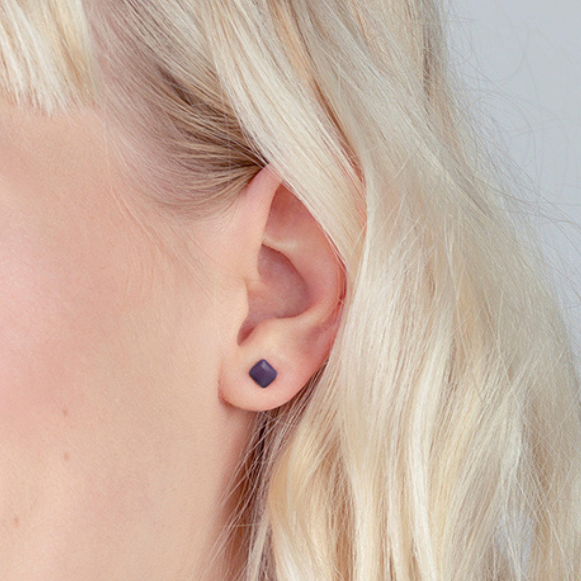 ALEXASCHA Paar Ohrstecker Minimalistische Stecker für jeden Tag • hypoallergener Glasschmuck