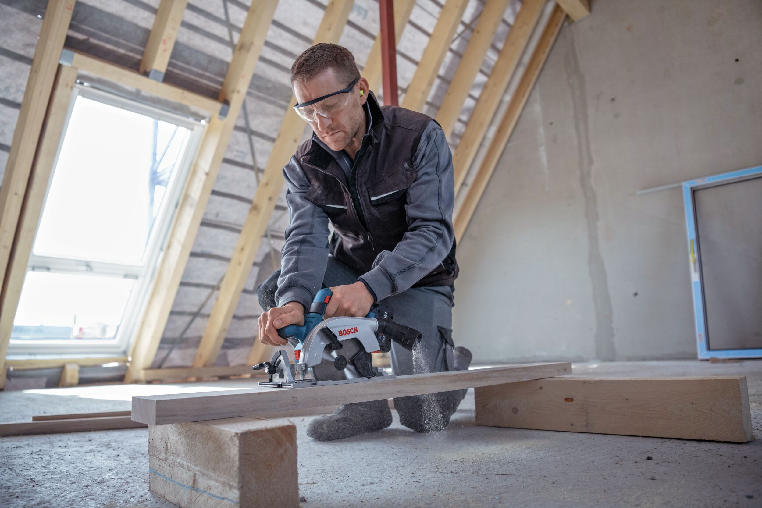 BOSCH Akku-Handkreissäge GKS 18V-57-2 L, Kreissäge mit 2x Akku ProCORE 5,5 Ah - in L-BOXX 238