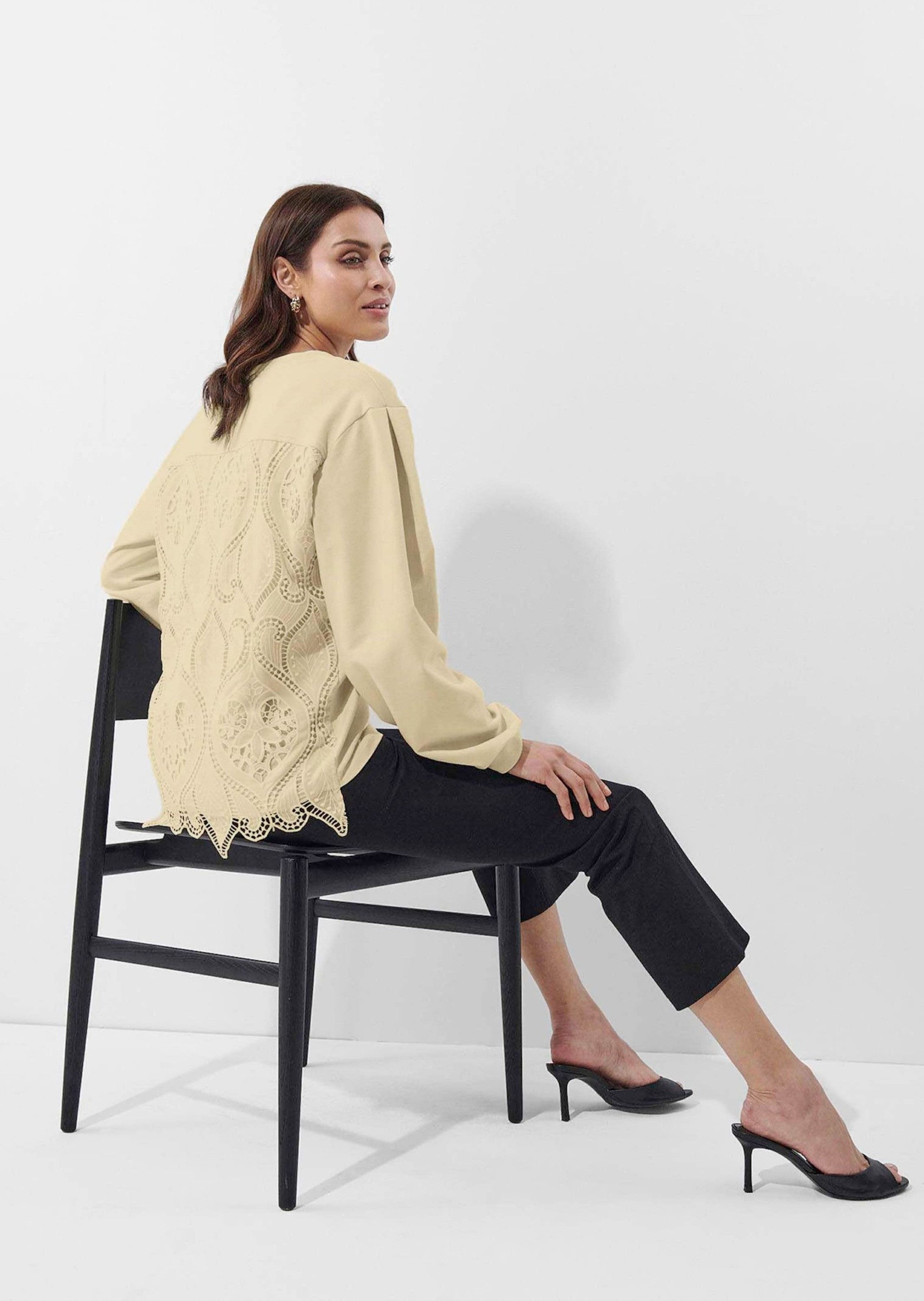 Alba Moda Strickpullover Edler Pullover mit Spitzeneinsatz Florale Spitze, runder Ausschnitt, ohne Verschluss