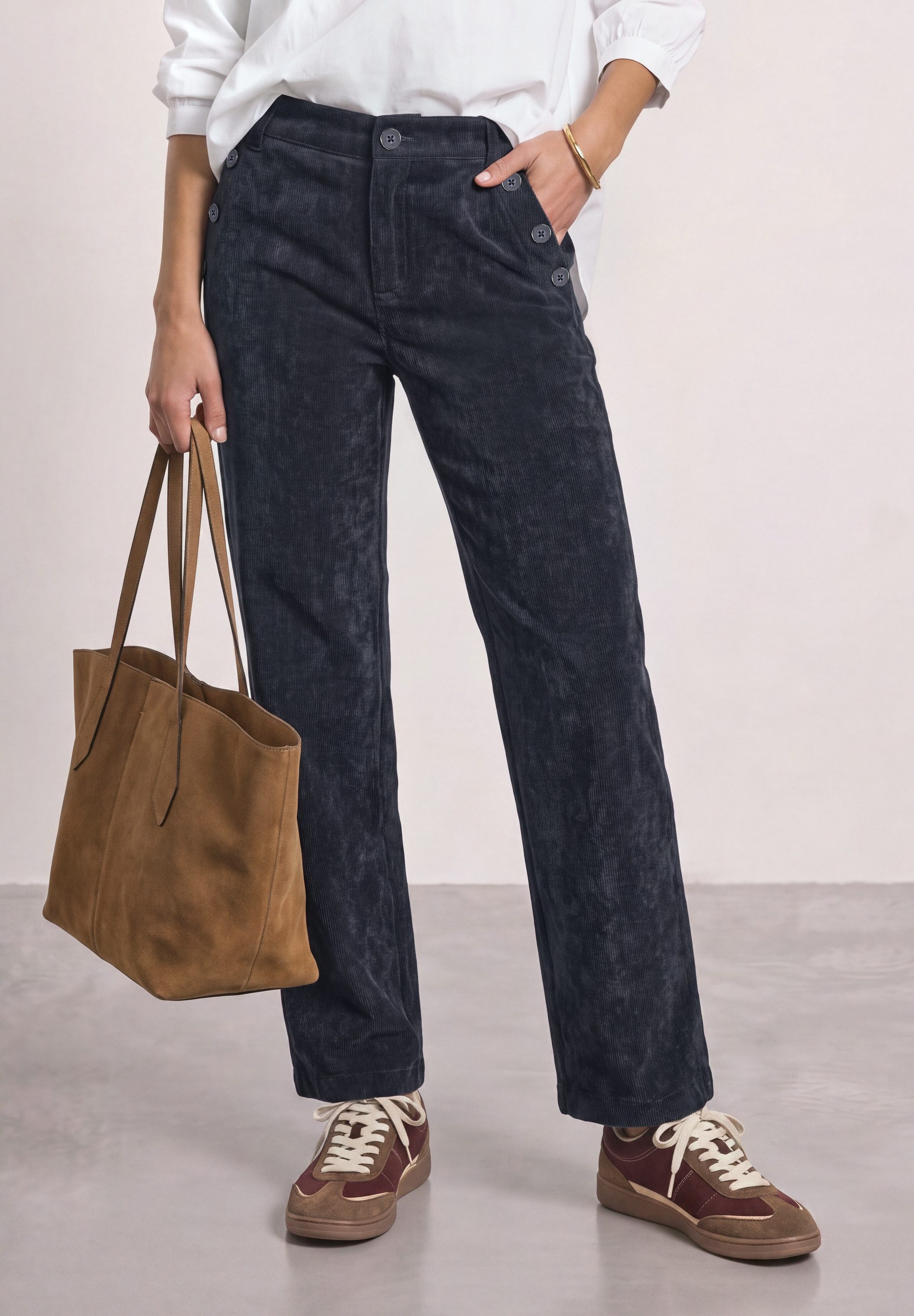 STREET ONE Cordhose Style Amalia Streight Leg mit Zierknöpfen