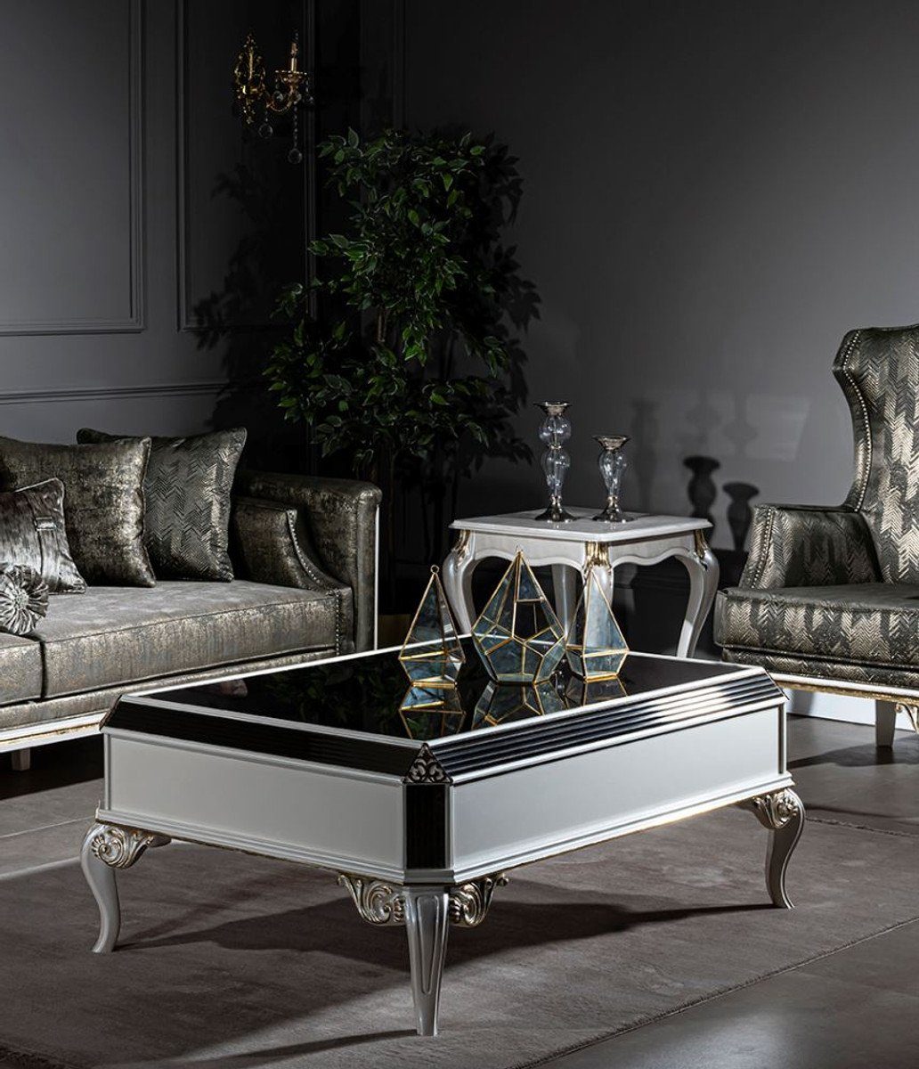 Casa Padrino Couchtisch Luxus Barock Couchtisch Weiß / Gold 122 x 85 x H. 48 cm - Edler Massivholz Wohnzimmertisch mit Glasplatte - Barock Möbel