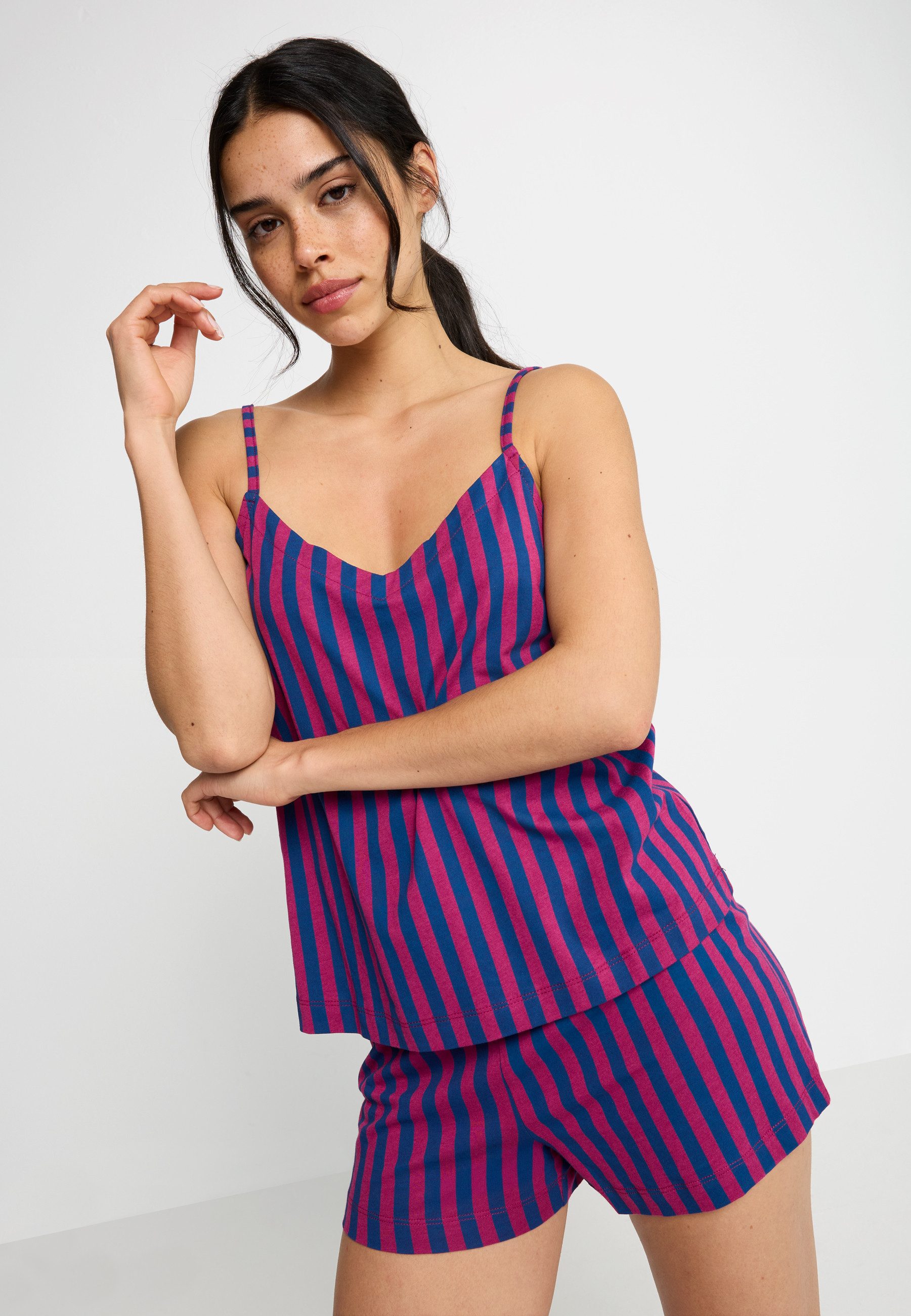 LSCN by LASCANA Shorty (2 tlg) mit schönem Streifendruck. € 34,99