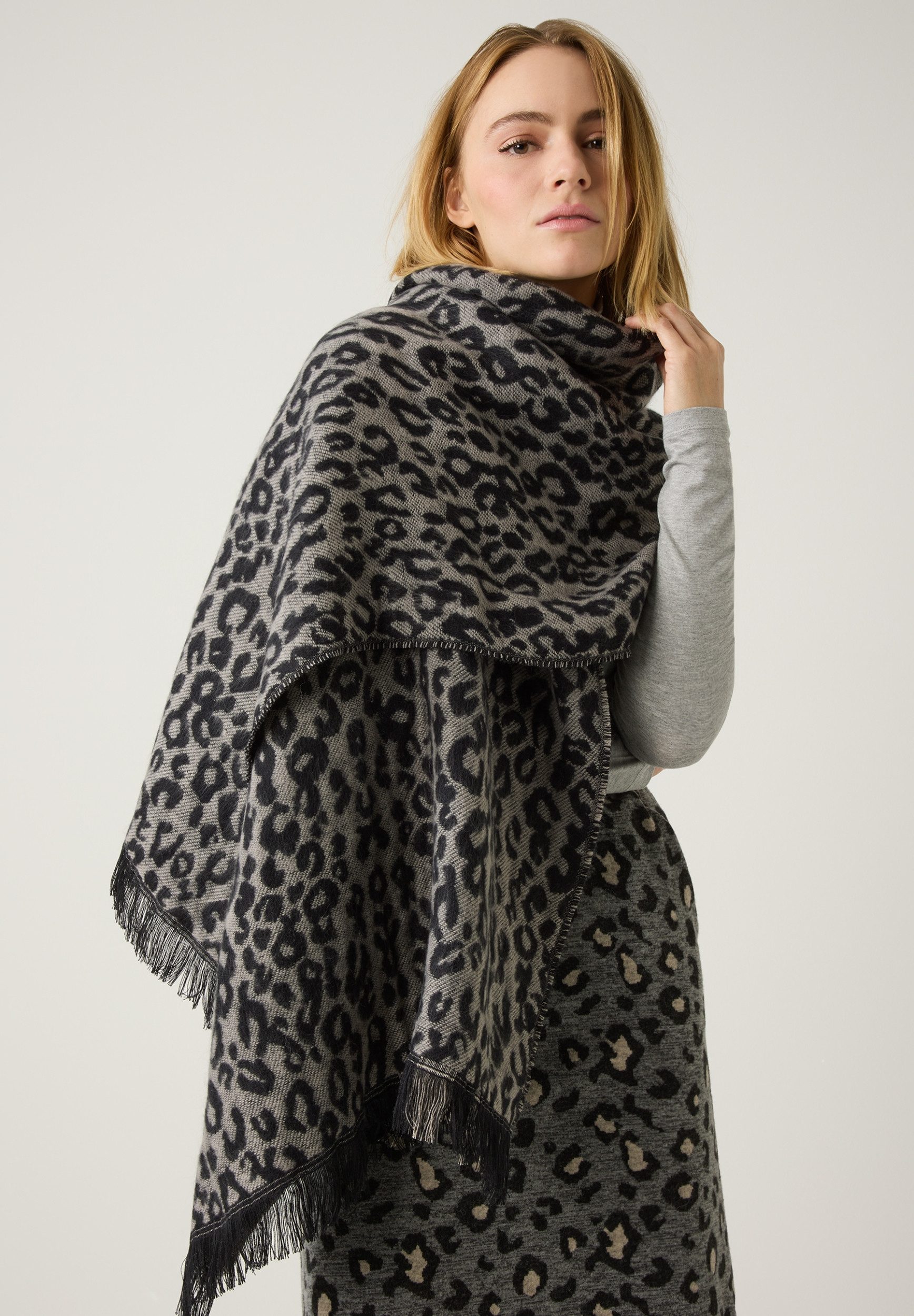 MORE&MORE Schal Leo Jacquard Scarf