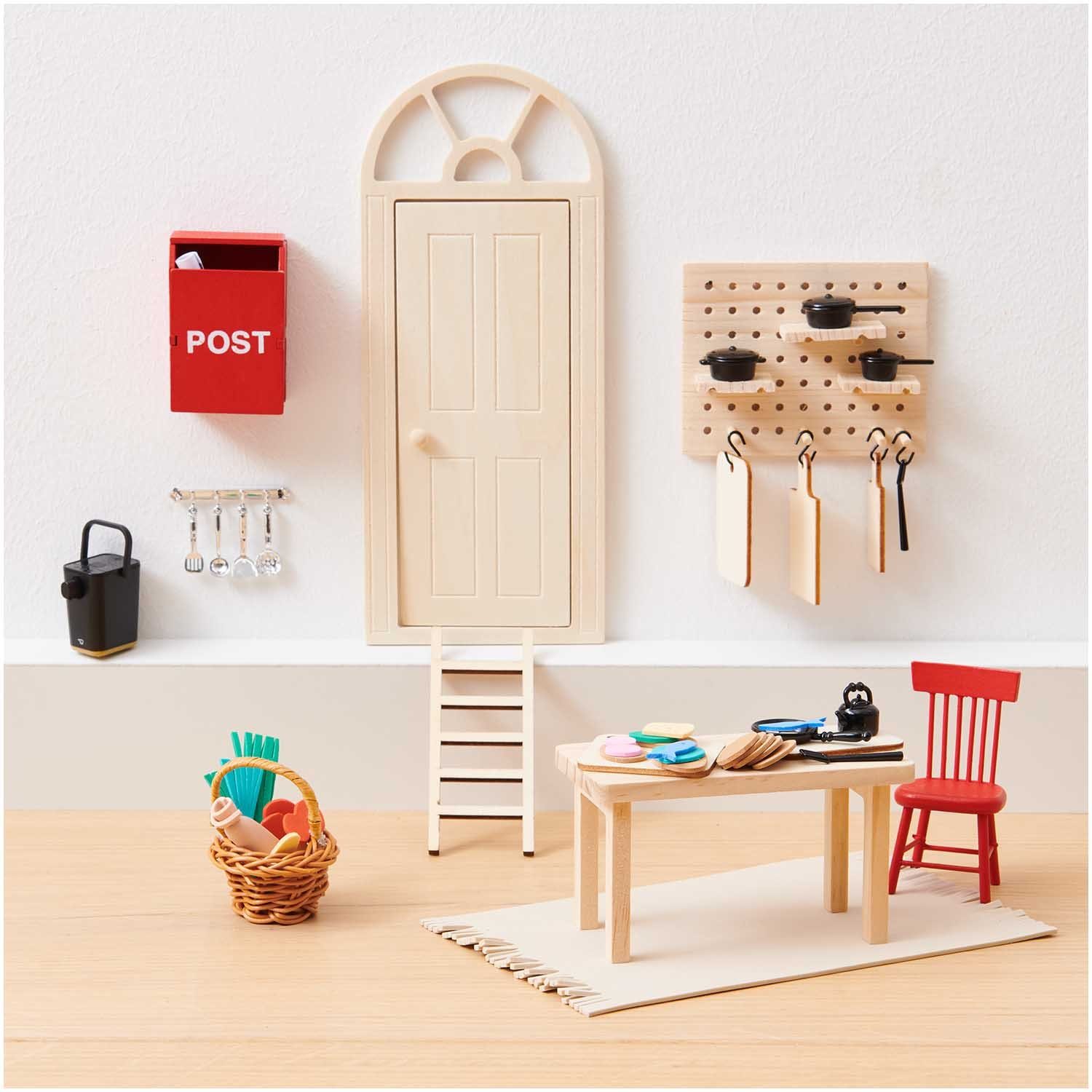 Design und Wichtel- Miniatur Wichtel 4,5x4x8,5cm Rico - rot Puppenhaus Stuhl