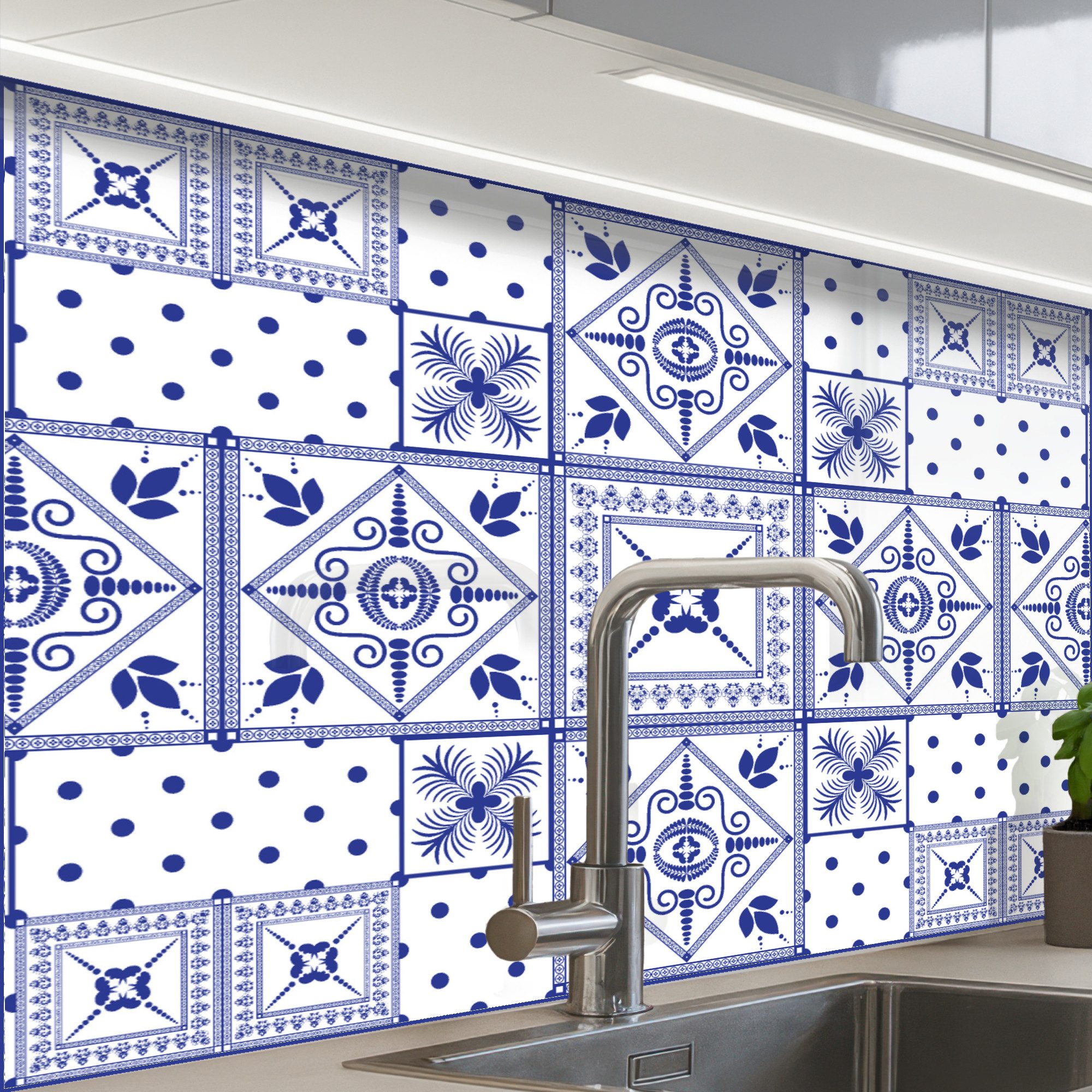 KitchenYeah Küchenrückwand selbstklebend Fliesen - Muster - Delfter Blau, (1-tlg), Spritzschutz, Küche, Rückwand, Küchenwand, Küchenfront, 80x60 cm