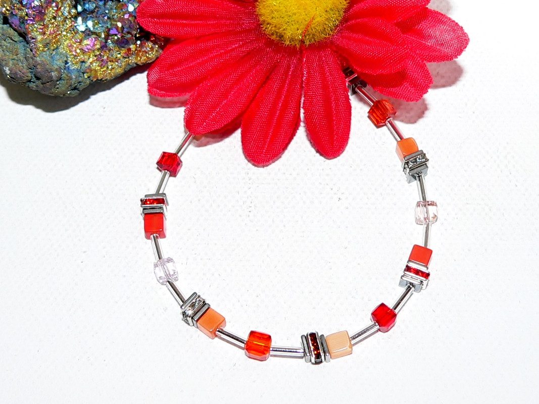 traumschmuck Perlenarmband 502 zartes Armband 4mm Würfel CatEye Kristallglas facettiert Strass, handgefertigt, Made in Germany
